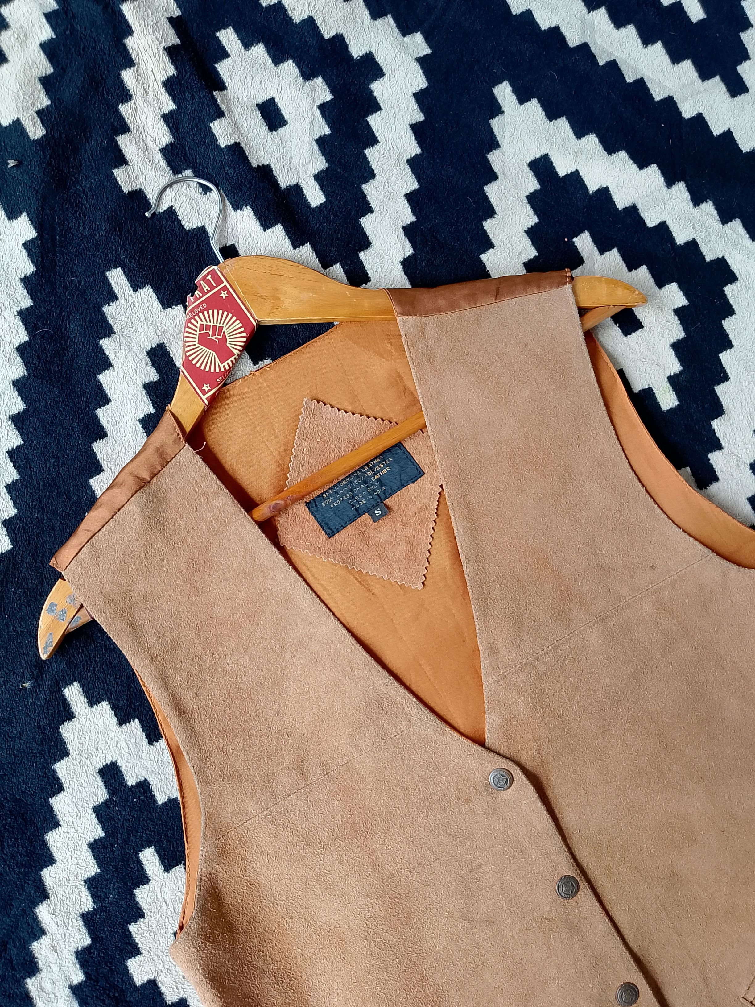 Other Vintage Tan Suede Leather Waistcoat Oklahoma State Buttons Size US S / EU 44-46 / 1 - 3 Thumbnail