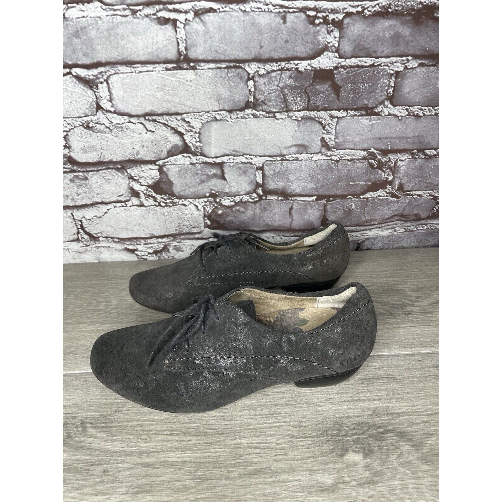 Other Taos Gray Suede Cobbler Lace Up Oxford Metallic Floral Women Size US 7.5 / IT 37.5 - 9 Thumbnail