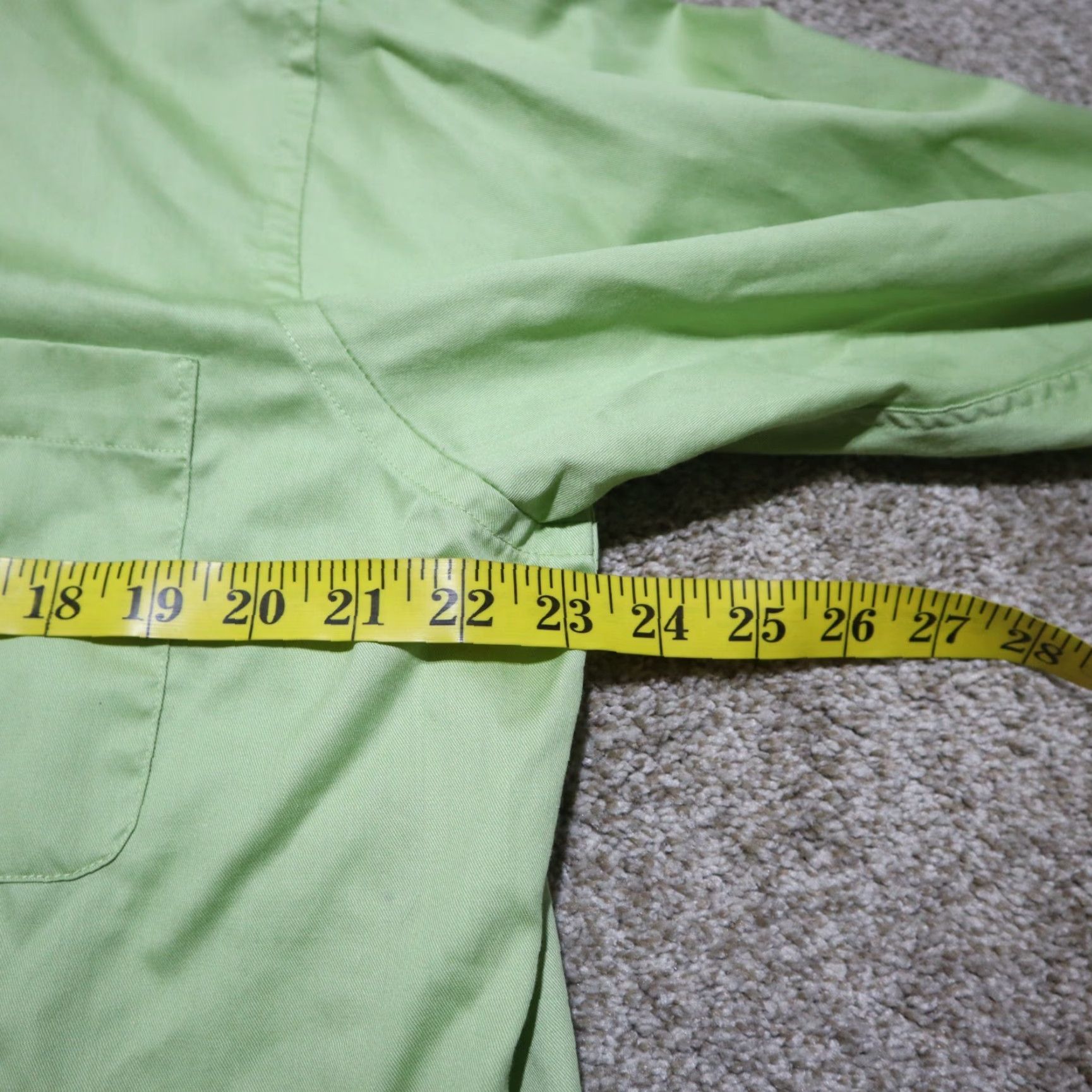 Izod IZOD Shirt Men 16.5 Green Solid Button-Up Classic Fit Long Sleeve"} Size US L / EU 52-54 / 3 - 5 Thumbnail