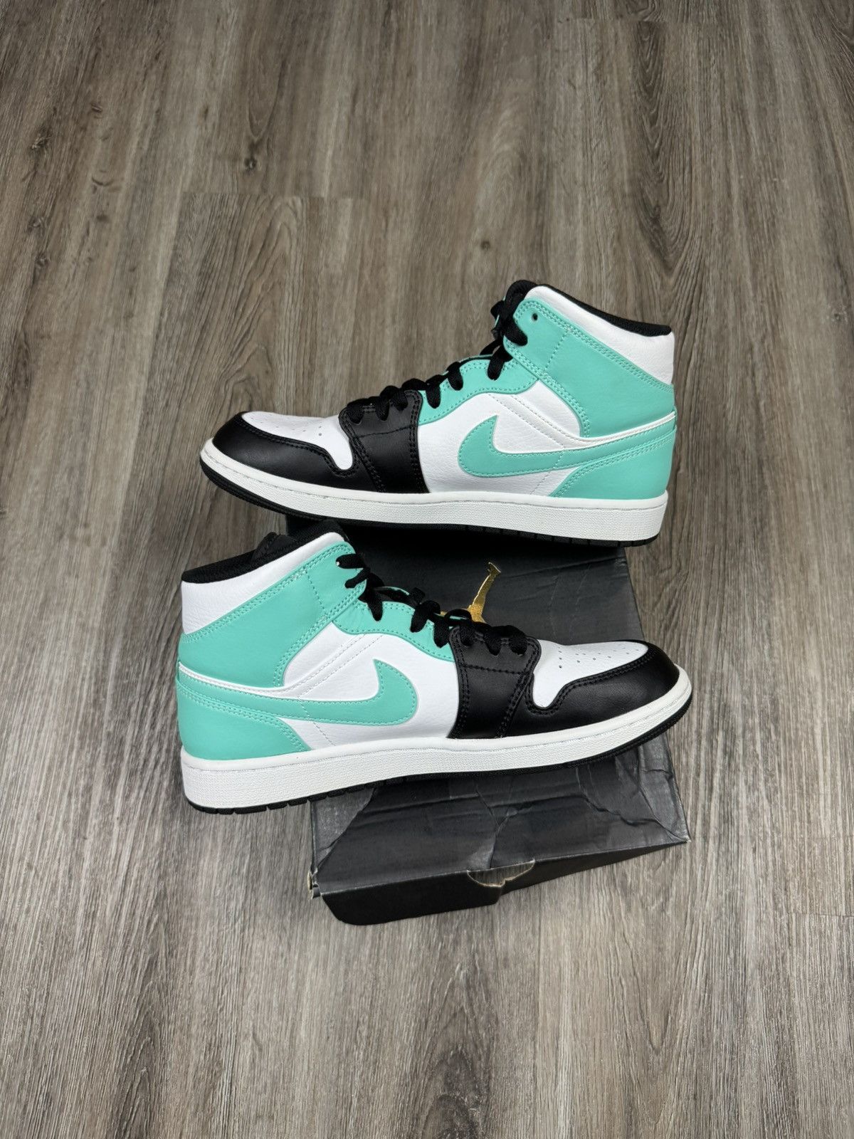 Jordan Brand Air Jordan 1 Mid Tropical Twist Size 9 Size US 9 / EU 42 - 3 Thumbnail