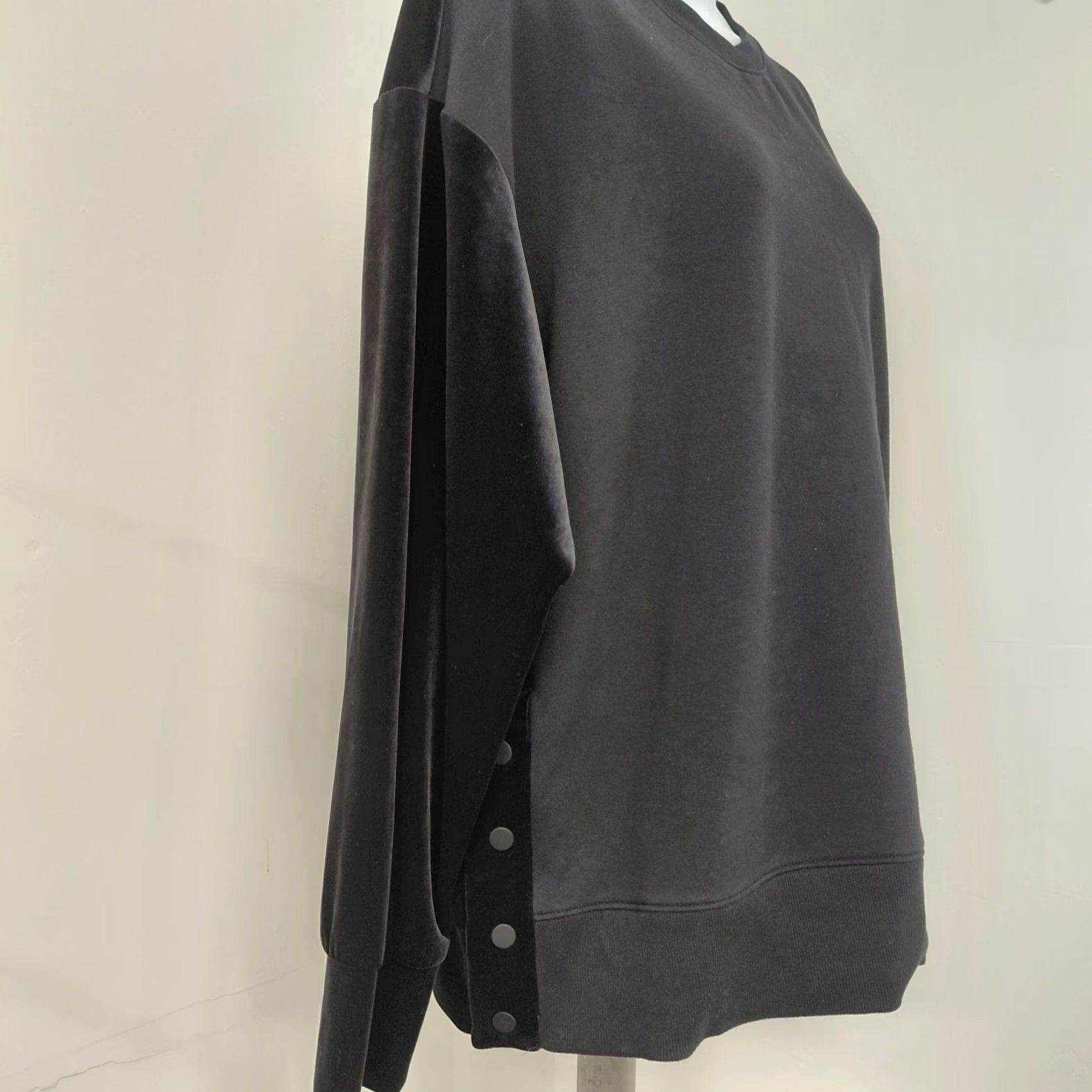 Athleta **Black Athleta Blouse Women Medium Knit Velour Tunic** The **Black Athleta Blouse Women Medium Knit Velour Tunic** Size M / US 6-8 / IT 42-44 - 4 Thumbnail