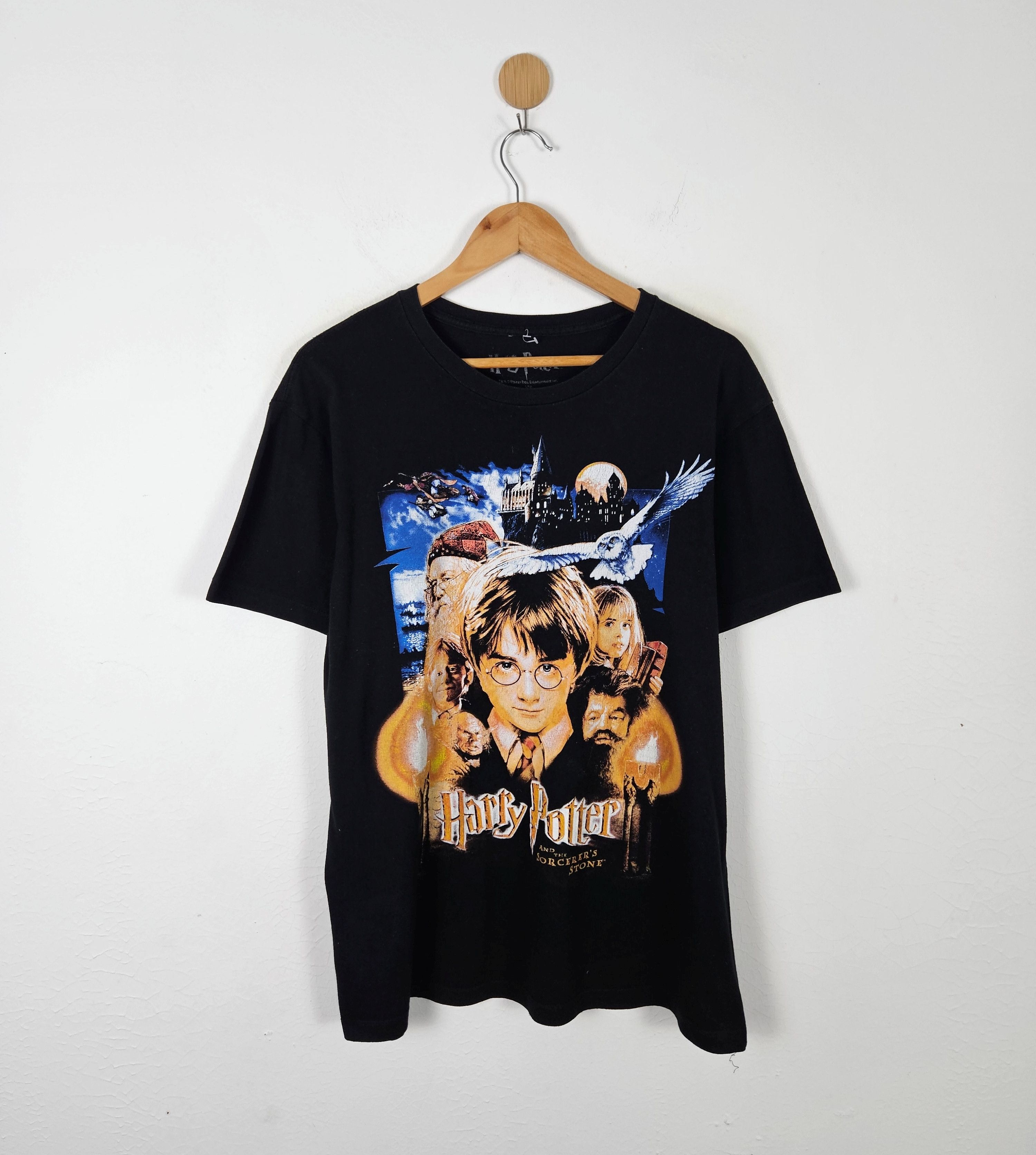 Vintage Vintage Harry Porter And The Sorcerer Stone Movie Shirt Size US L / EU 52-54 / 3 - 1 Thumbnail