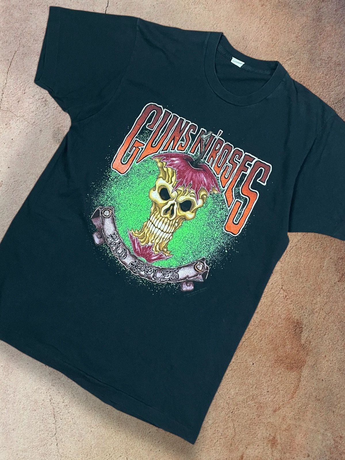 Band Tees × Vintage Guns N Roses t-shirt vintage 1992 bad apples illusions tour Size US L / EU 52-54 / 3 - 2 Thumbnail