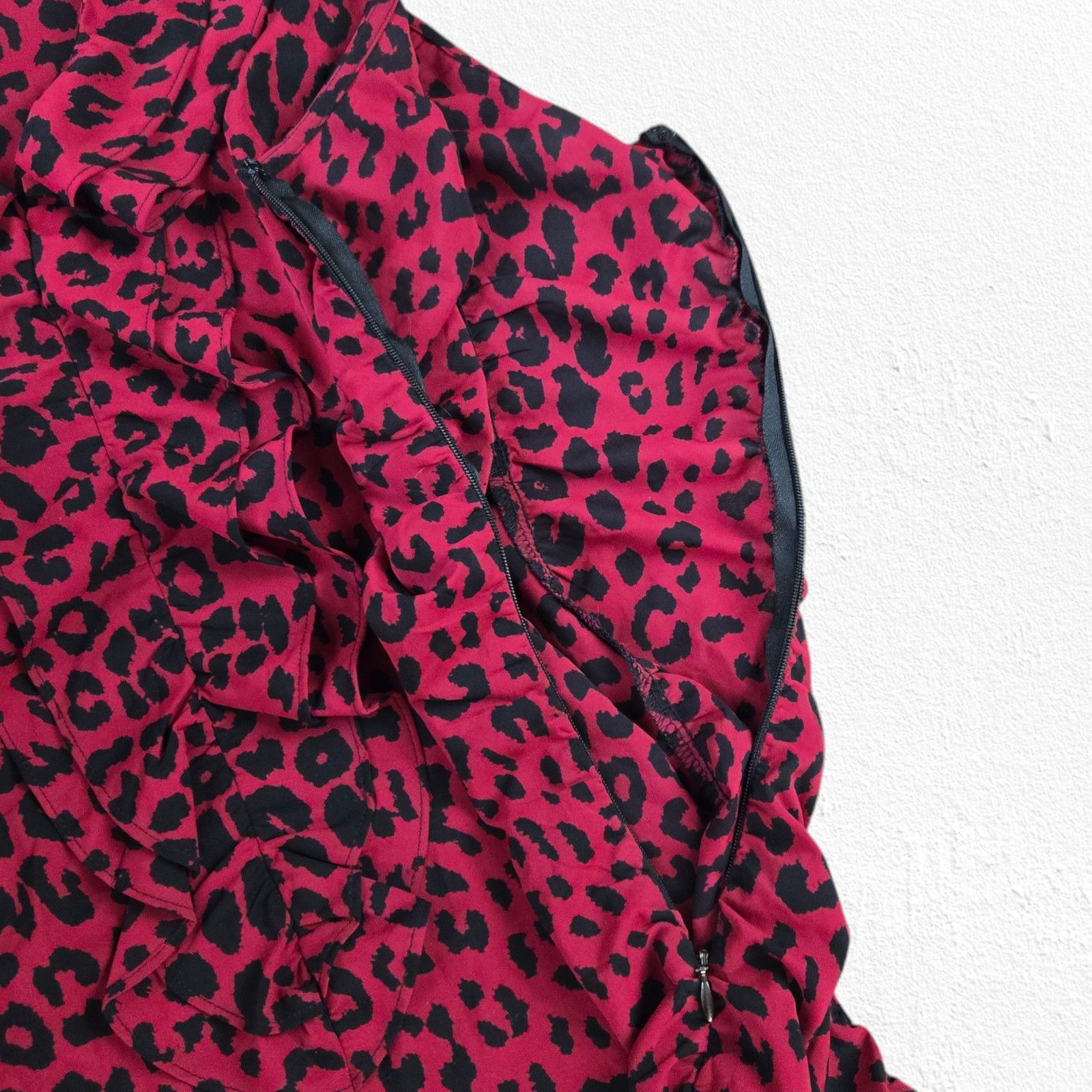 Express Red Black Leopard Print Ruffle V-Neck Blouse Size Large Size L / US 10 / IT 46 - 8 Thumbnail