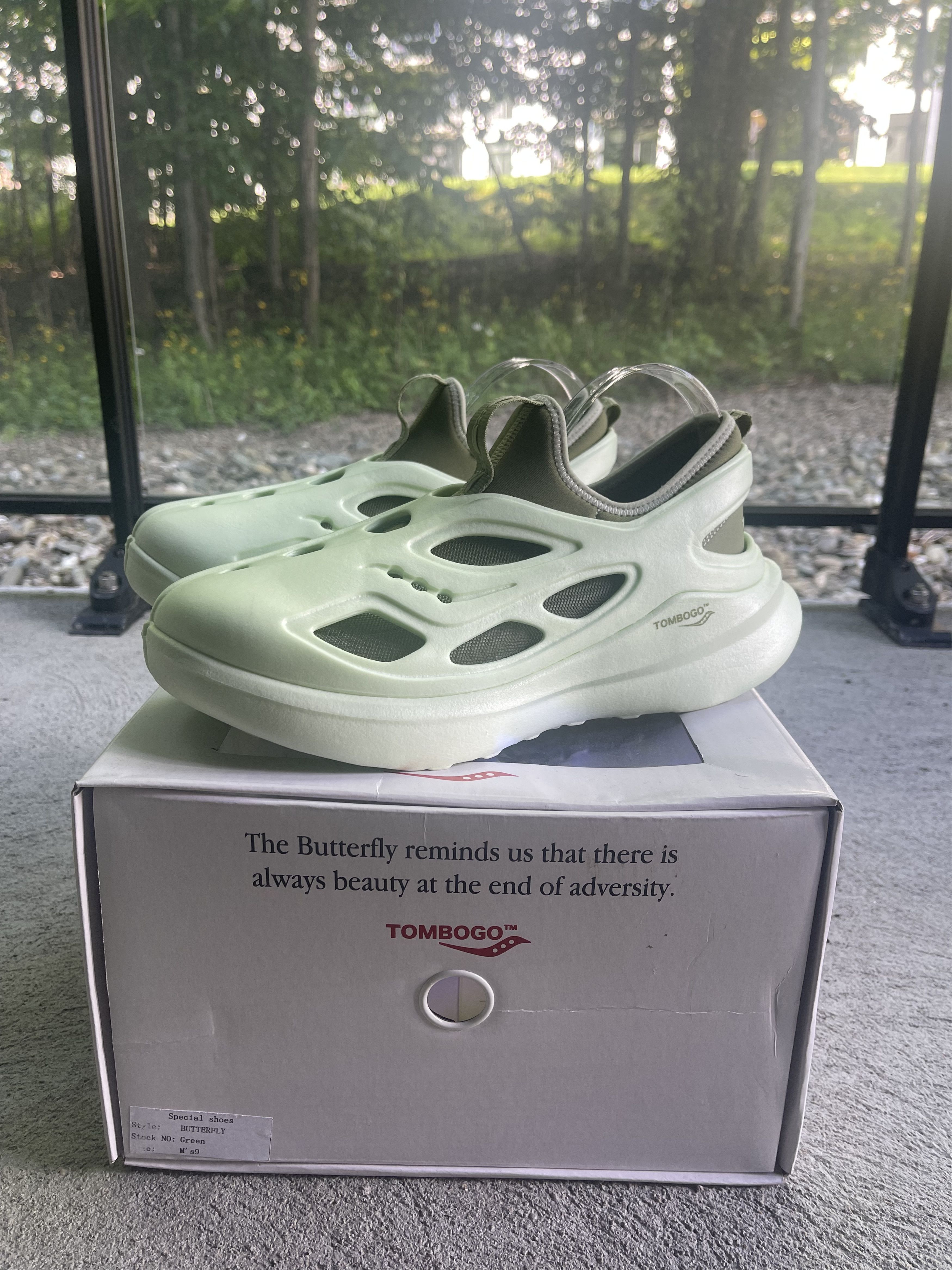 TOMBOGO Saucony Tombogo F&F The Butterfly Glow in the Dark Size US 9 / EU 42 - 12 Thumbnail