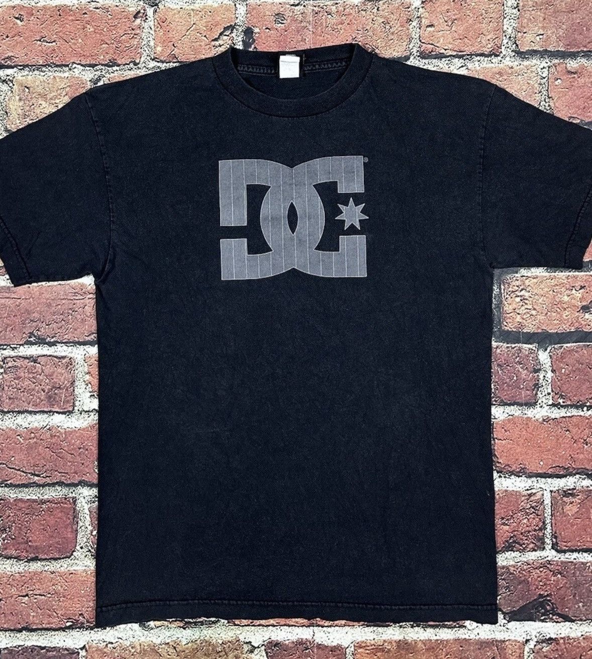 DC Vintage DC Shoes Logo Tee Skateboarding Cyber Grunge Y2K Size US M / EU 48-50 / 2 - 2 Thumbnail