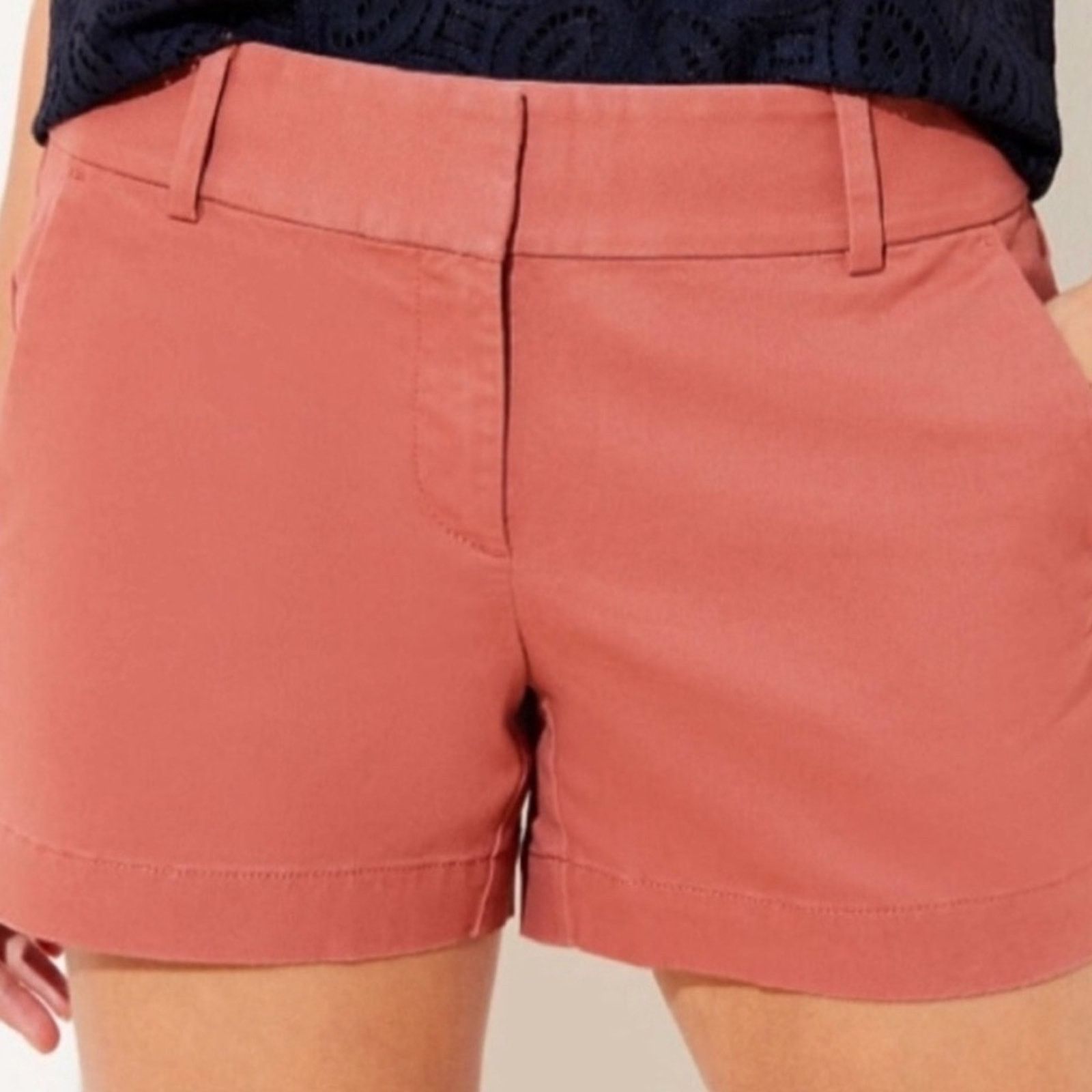 Loft LOFT Chino 4” Inseam Cotton Shorts Size 4 Size 27" / US 4 / IT 40 - 1 Thumbnail