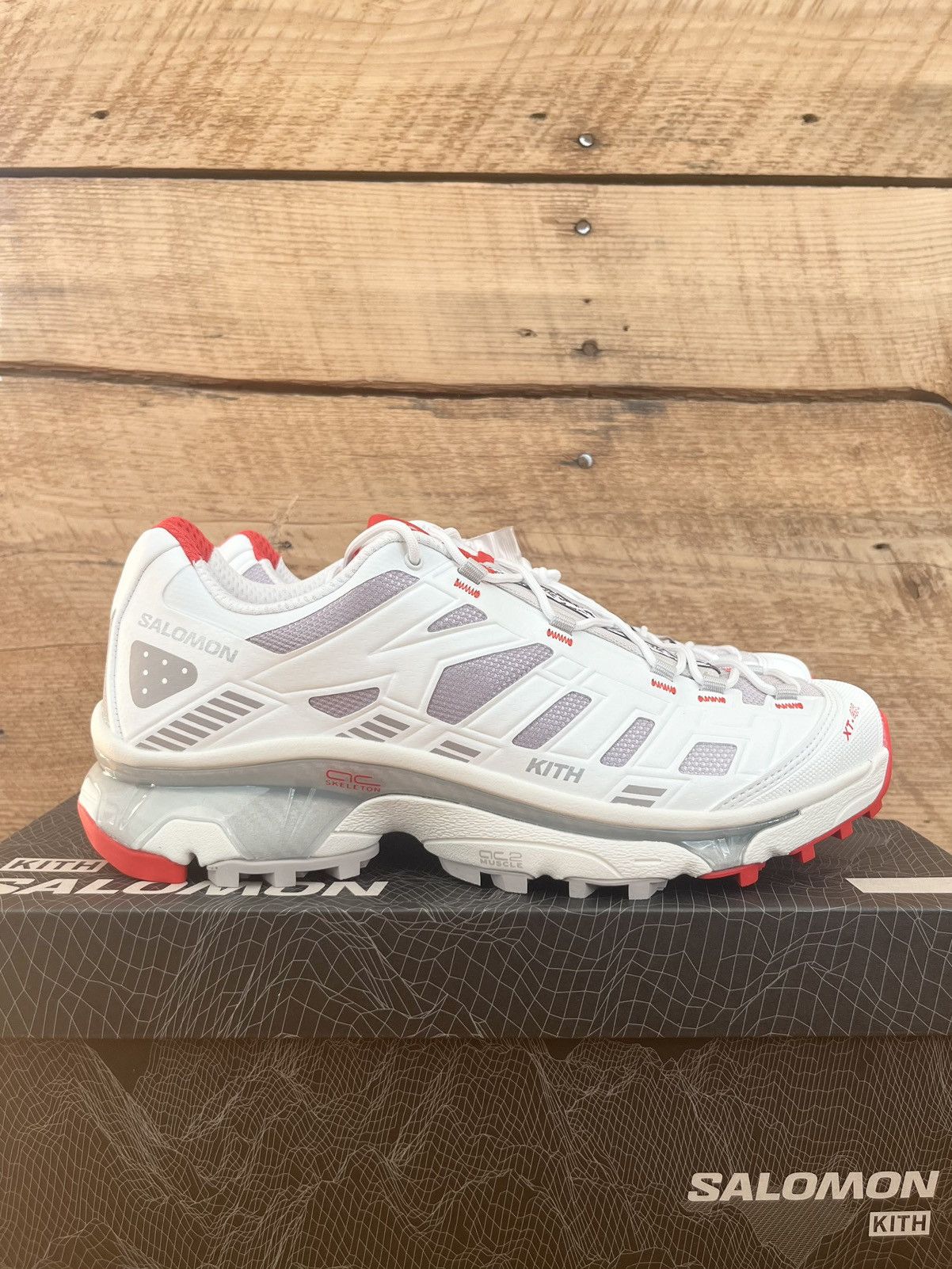 Kith × Salomon Salomon x Kith XT-4K Kithmas White Red L47771800 Size US 9.5 / EU 42-43 - 1 Thumbnail