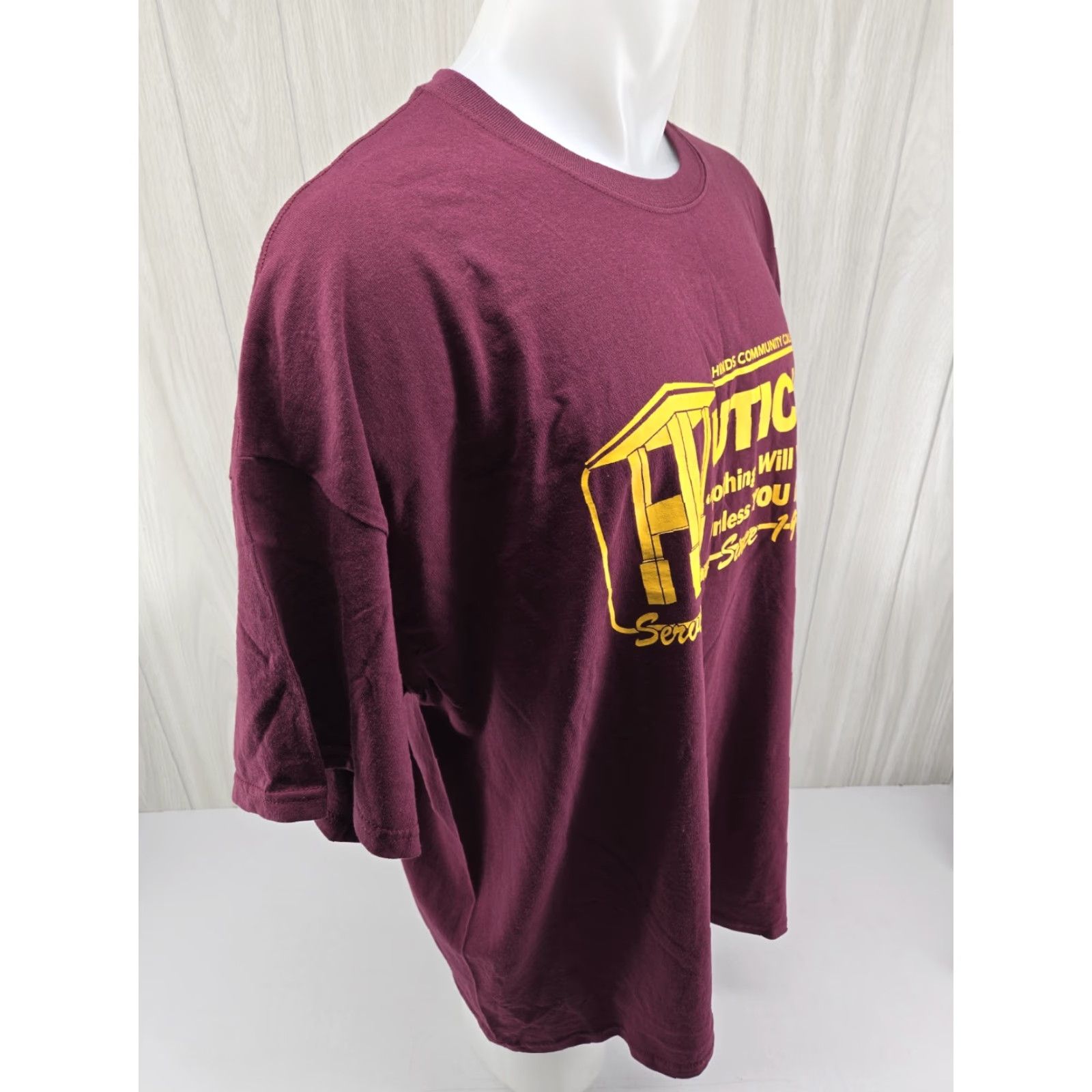 Gildan VINTAGE Gildan HINDS COMMUNITY COLLEGE Maroon T-Shirt Mens 3XL Crew Neck Short Sleeve Logo Knit Cotton Size US XXL / EU 58 / 5 - 7 Thumbnail