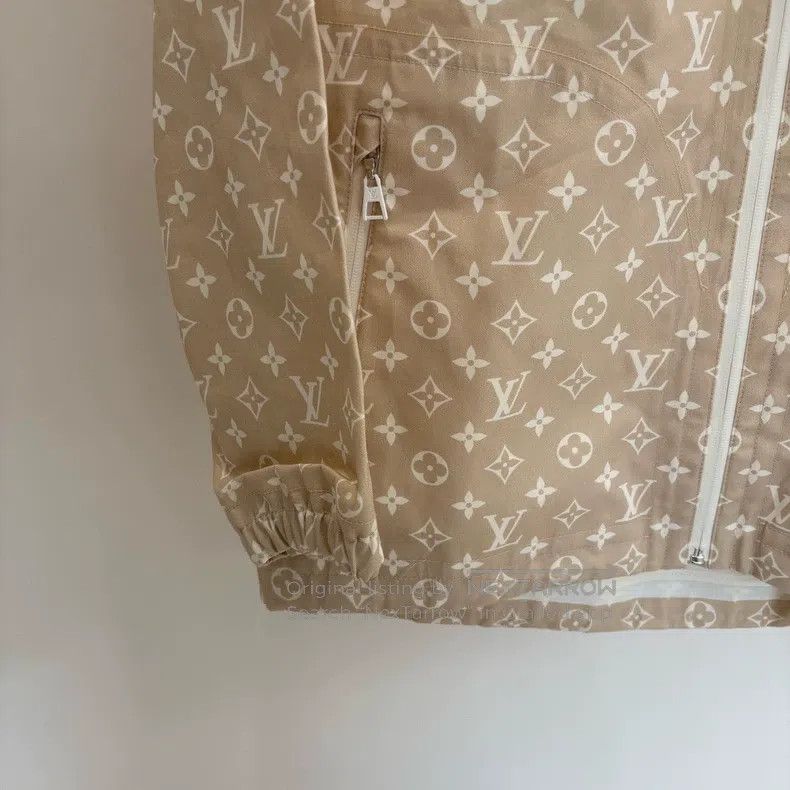 Louis Vuitton Louis Vuitton 22 logo full-print color-block hooded zipper Size XS / US 0-2 / IT 36-38 - 4 Thumbnail