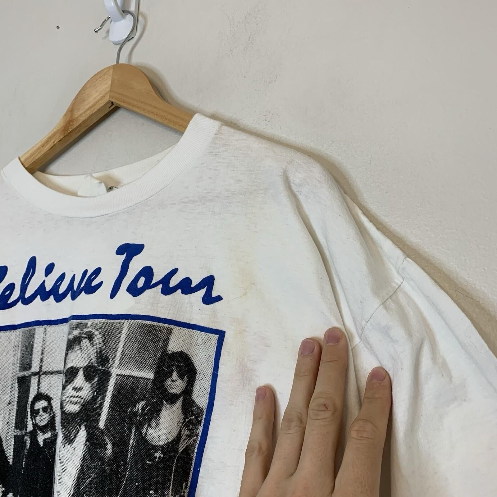 Vintage Vintage 1993 Bon Jovi I Believe Tour Shirt White Size L Size US L / EU 52-54 / 3 - 7 Thumbnail