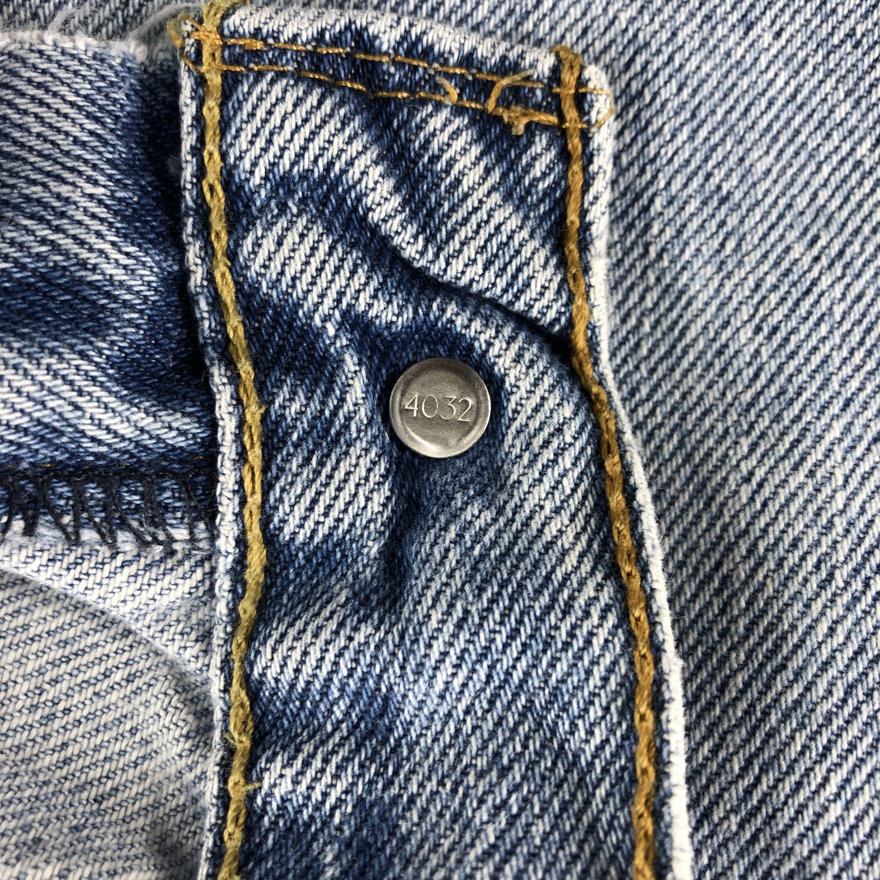 Levi's Vintage Light Wash Levis 550 Jeans-J2297 Size US 35 - 13 Thumbnail
