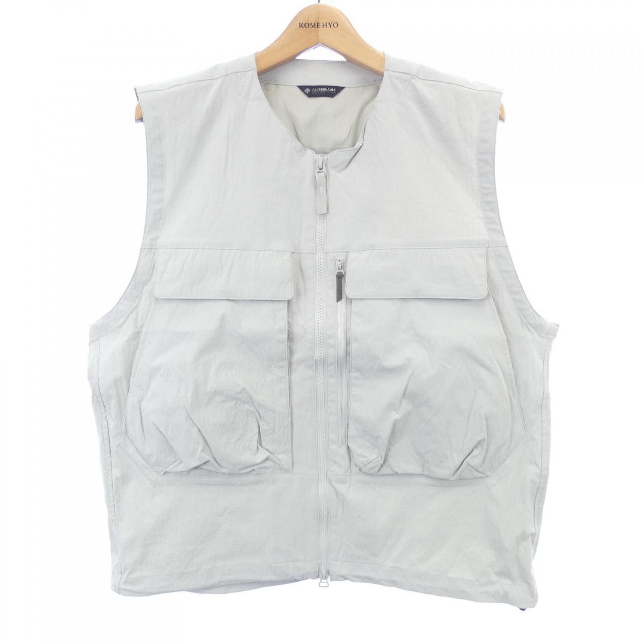 Other Other Descente ALLTERRAIN Vest Textile Outerwear ALLTERRAIN DUTY FREE for USA Size ONE SIZE - 1 Thumbnail