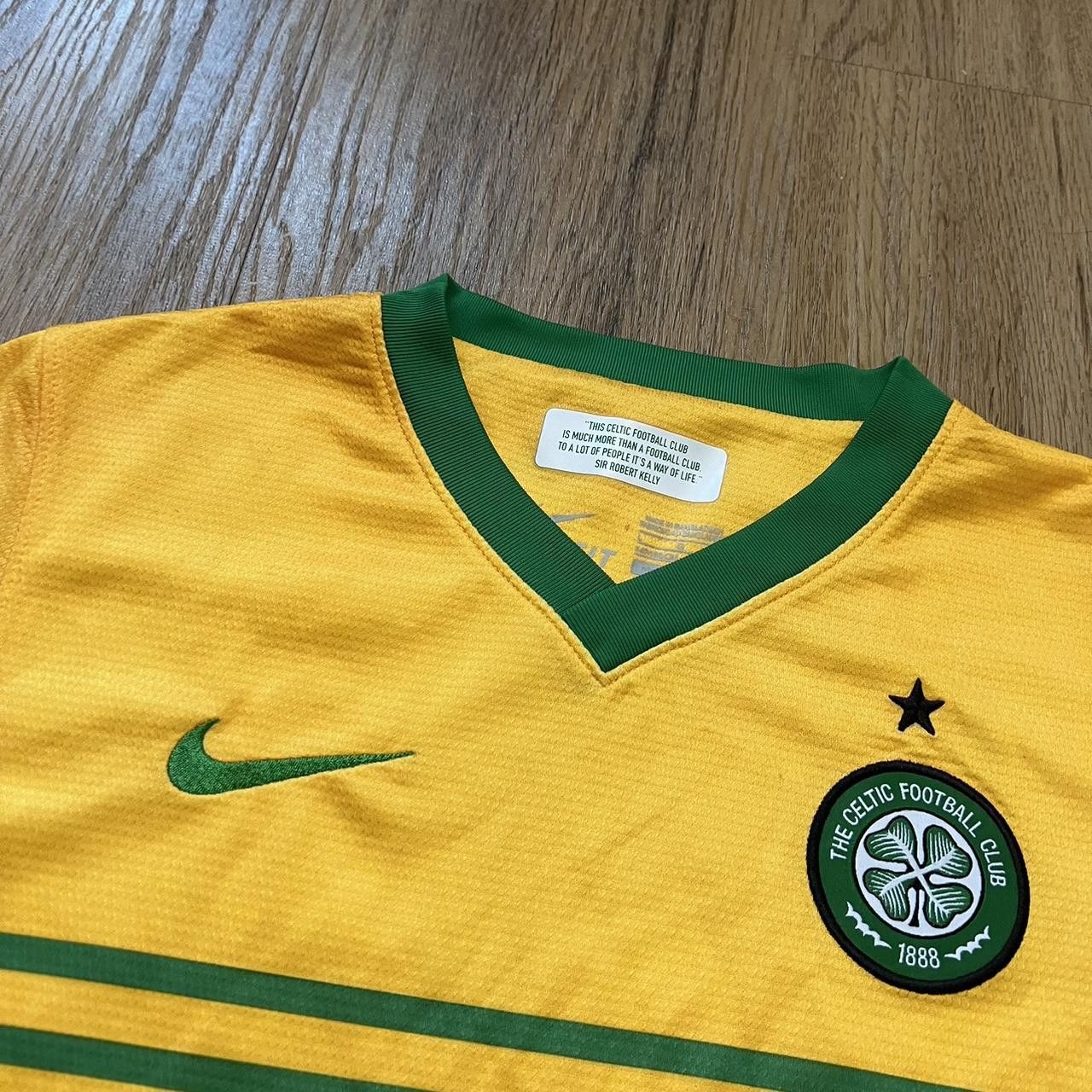 Nike Nike Celtic Glasgow FC 2011-12 Away football shirt Size US XS / EU 42 / 0 - 3 Thumbnail