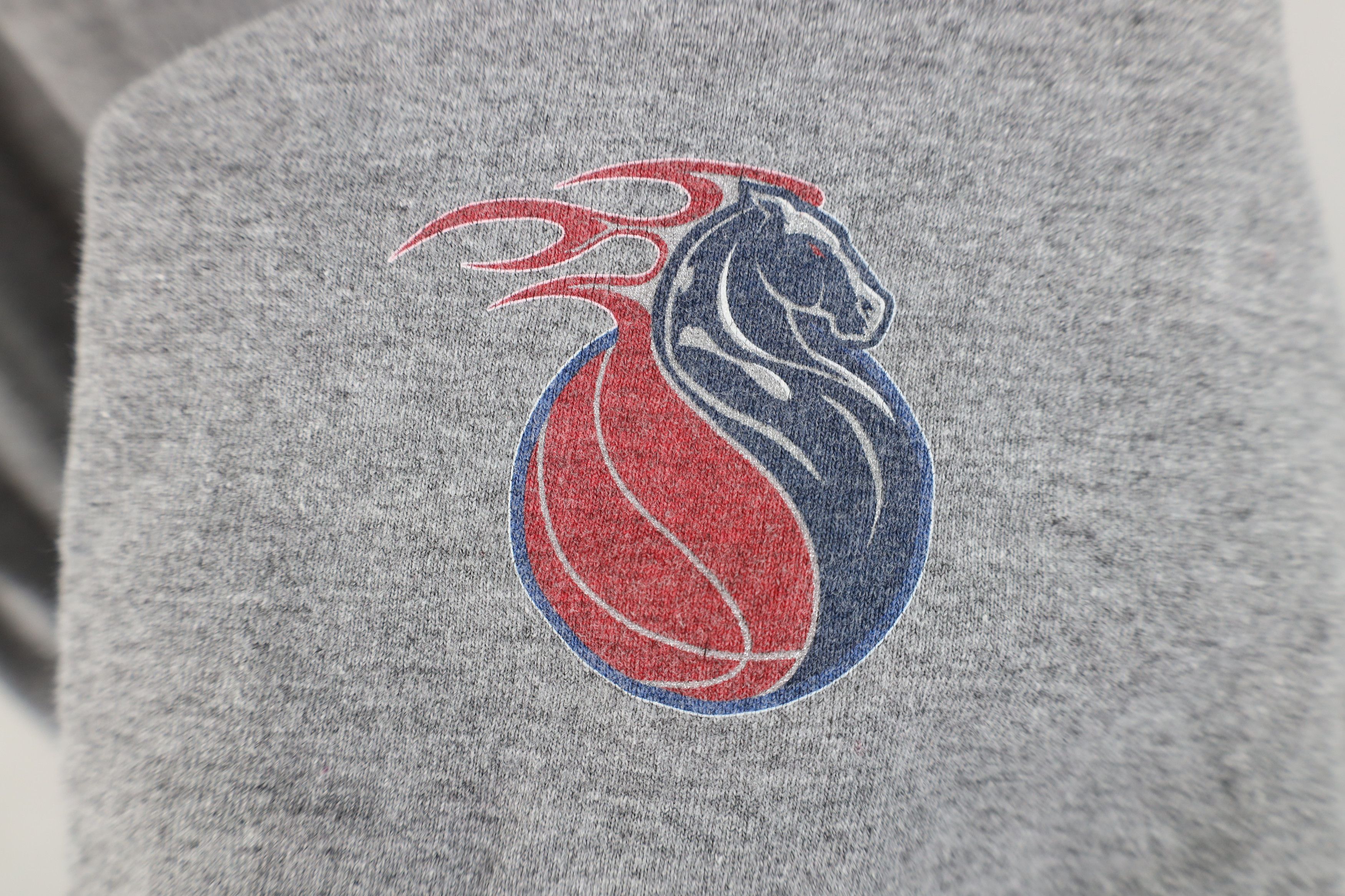 Nike Vintage Nike Swoosh Detroit Pistons Ringer T-Shirt Gray Size US XL / EU 56 / 4 - 4 Thumbnail