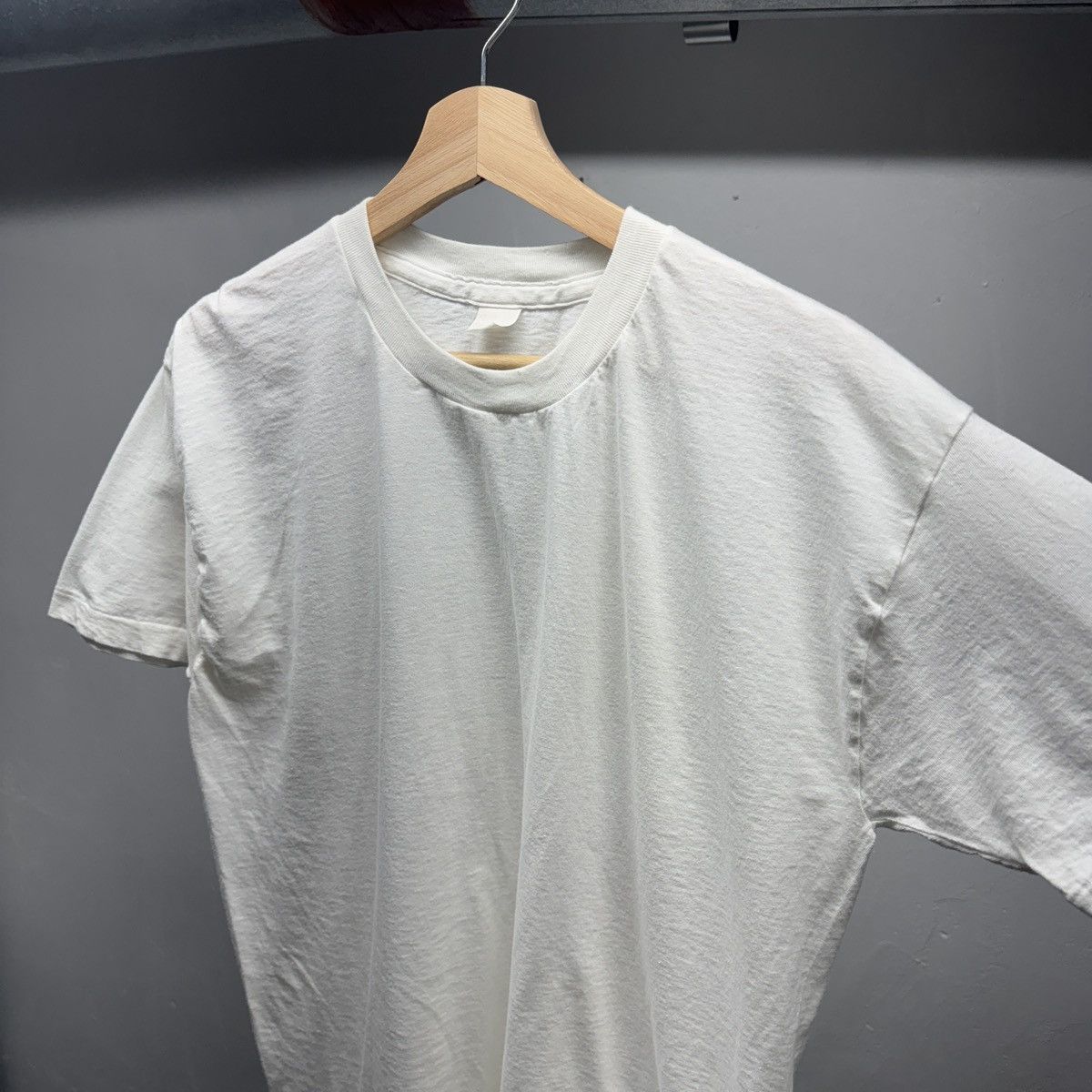 Vintage 90s Faded Blank White Shirt Thrashed Distressed ERD Grunge Size US XL / EU 56 / 4 - 3 Thumbnail