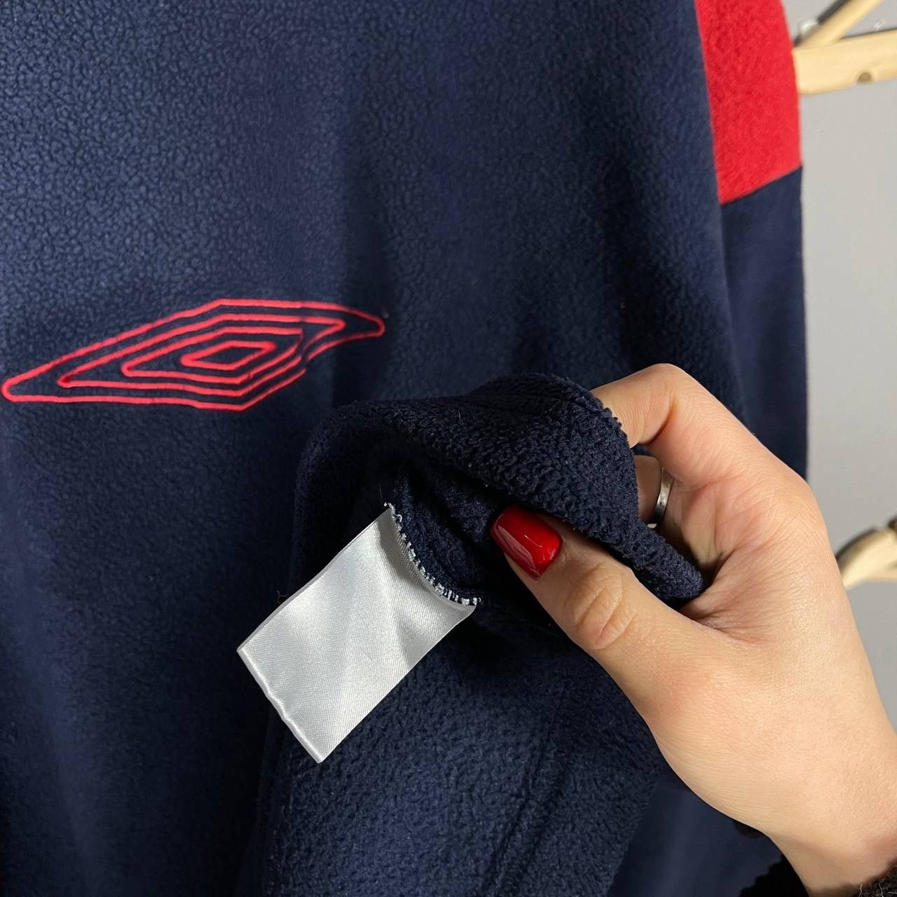 Umbro Rare Vintage Umbro Fleece Crewneck Navy Red Minimal Logo Size US XXL / EU 58 / 5 - 6 Thumbnail