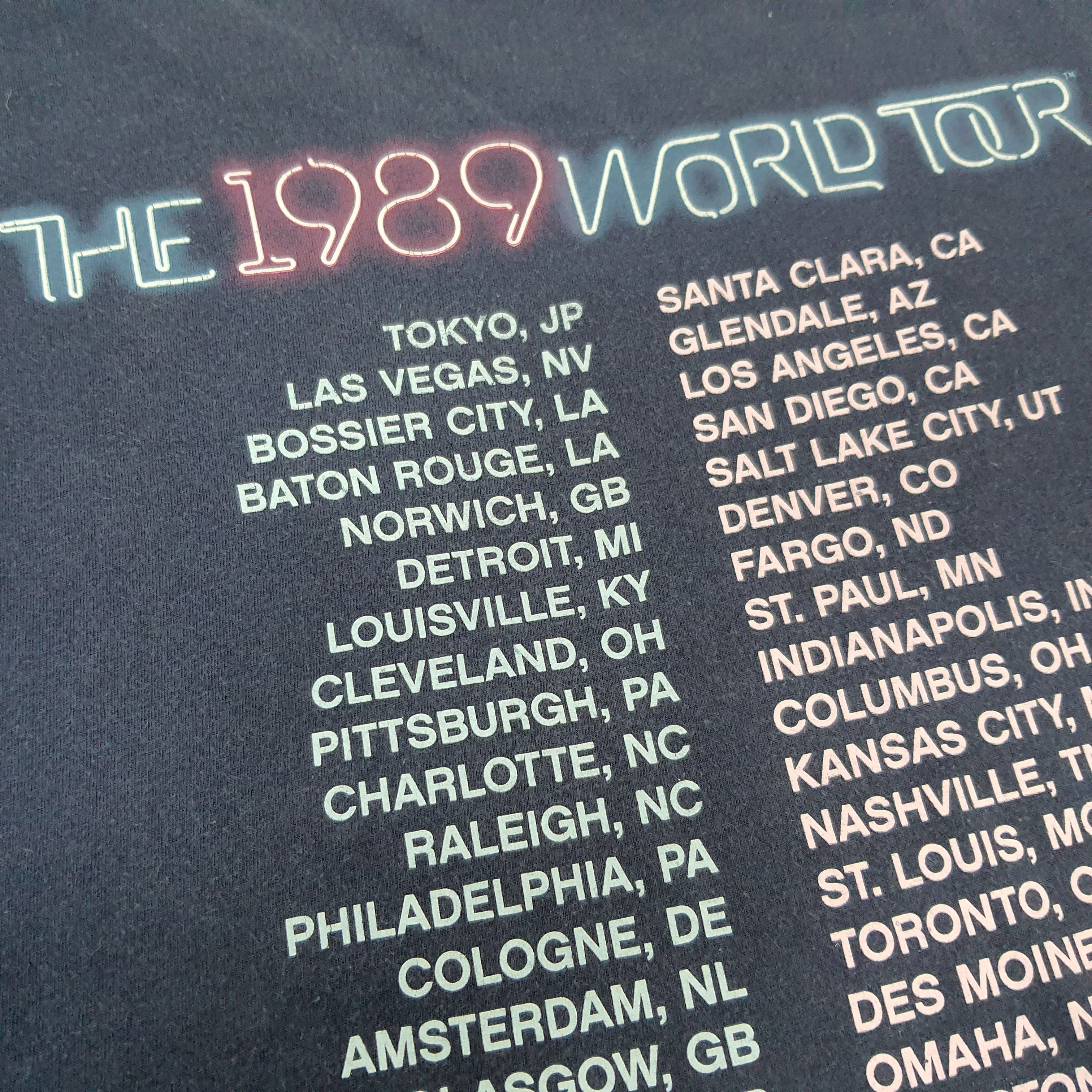 Band Tees × Vintage Vintage Taylor Swift The 1989 World Tour Tshirt C219N50 Size US XL / EU 56 / 4 - 4 Thumbnail