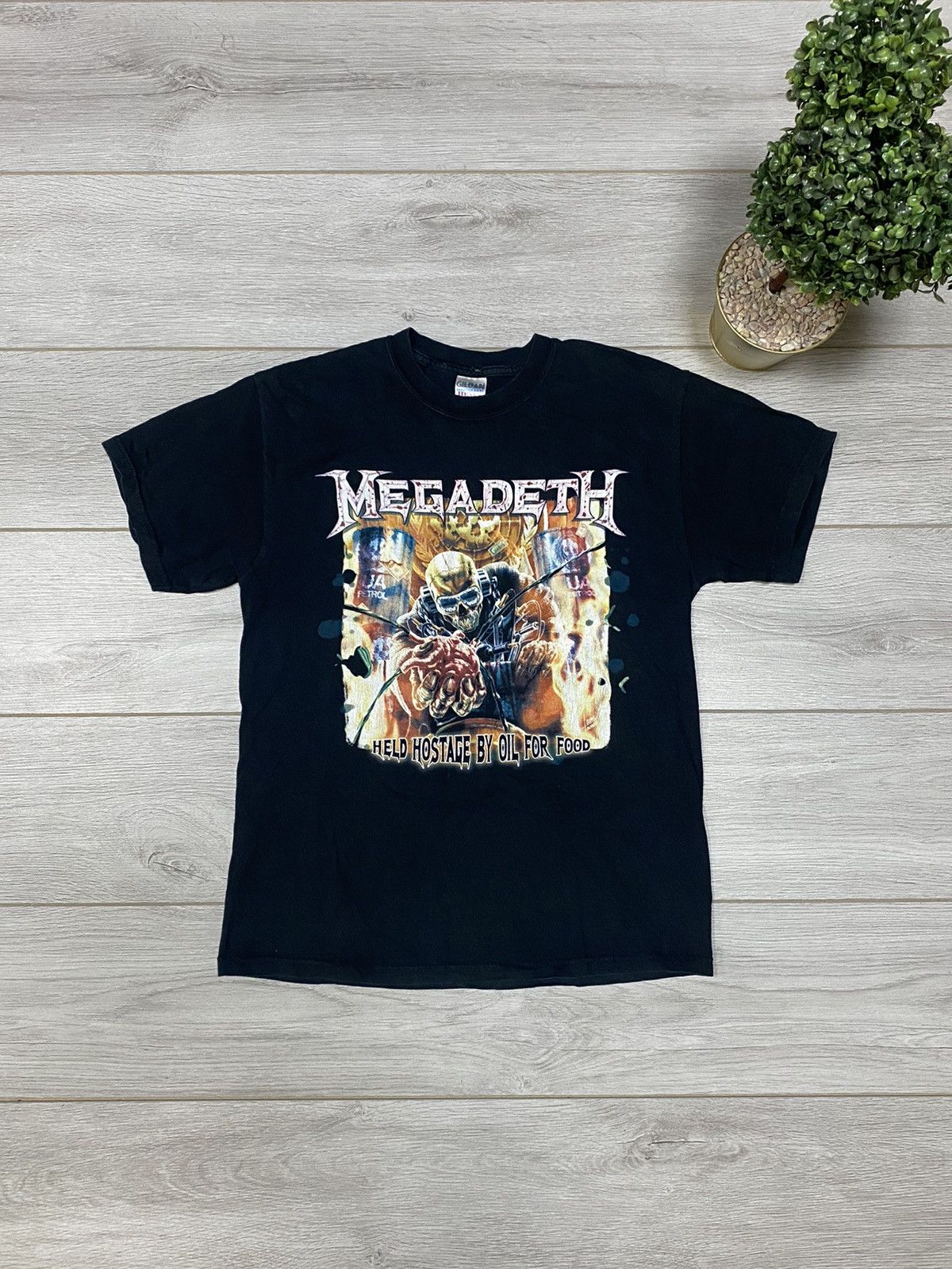 Band Tees Megadeth 2007 vintage tour t-shirt Held hostage by oil Size US M / EU 48-50 / 2 - 1 Thumbnail
