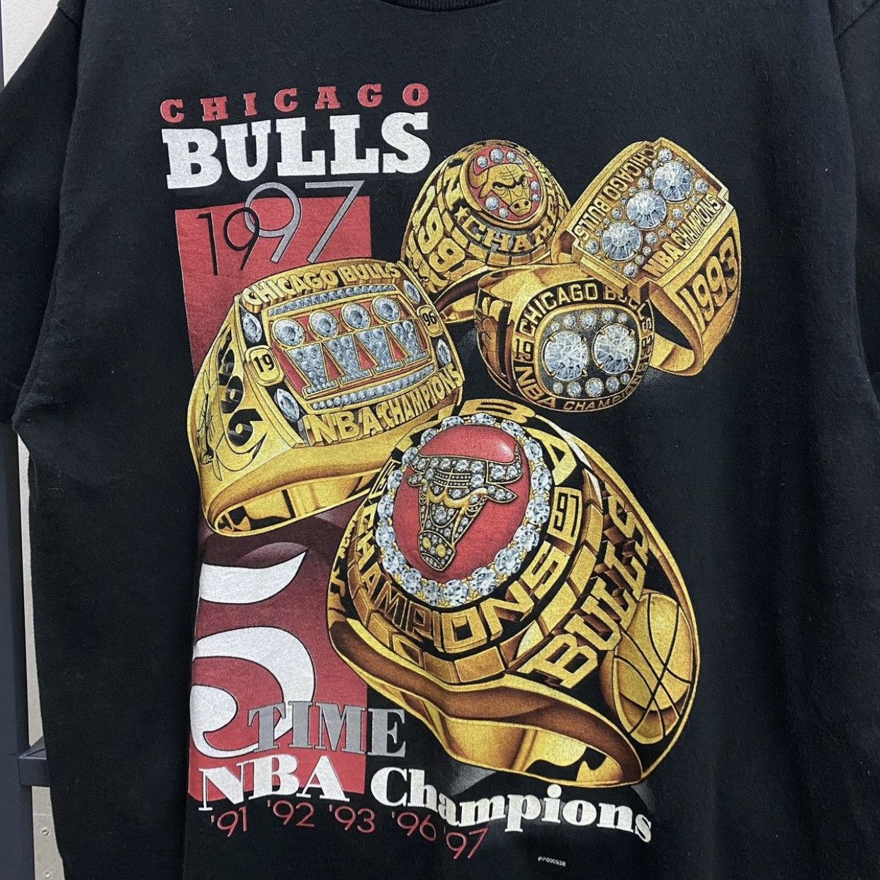Pro Player Vintage 1997 Chicago Bulls 5 Time NBA Champions Tee Size US L / EU 52-54 / 3 - 5 Thumbnail