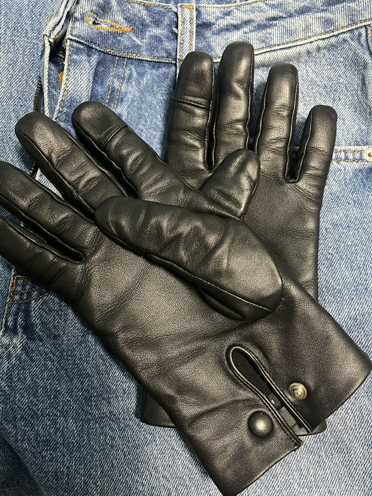 Designer Lambskin Gloves with Silk Lining Size ONE SIZE - 1 Preview