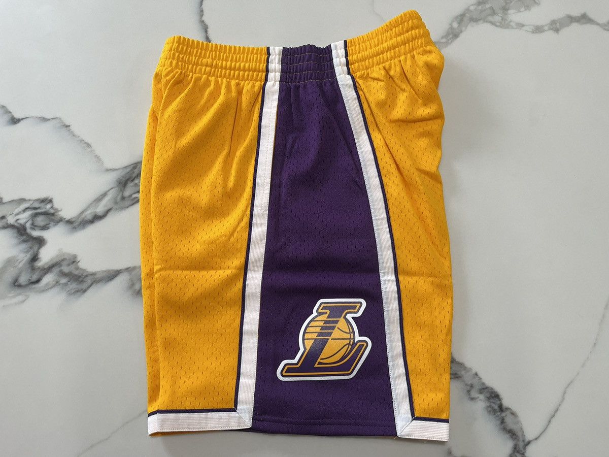 Mitchell & Ness Mitchell & Ness NBA Shorts Los Angeles Lakers 2009 Sz Medium Size US 32 / EU 48 - 3 Thumbnail