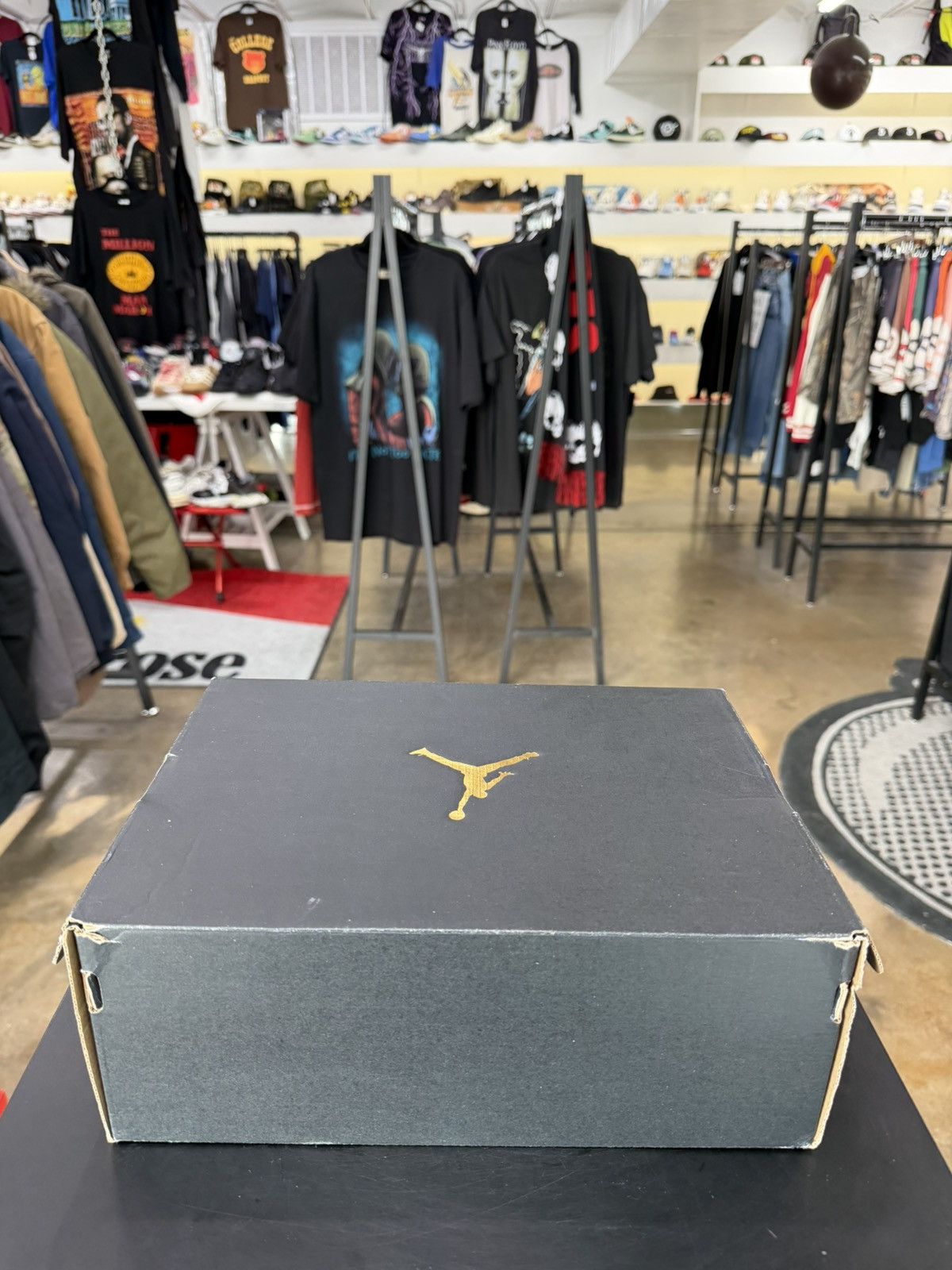 Jordan Brand Air Jordan 1 Low Crimson Tint Size 7Y (2021) Size US 7 / EU 40 - 16 Thumbnail