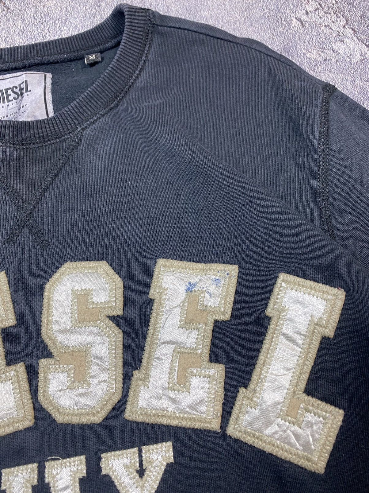 Diesel × Diesel Black Gold × Vintage Y2K Diesel Spell Out Logo Black Crewneck Sweatshirt Vintage Size US M / EU 48-50 / 2 - 4 Thumbnail