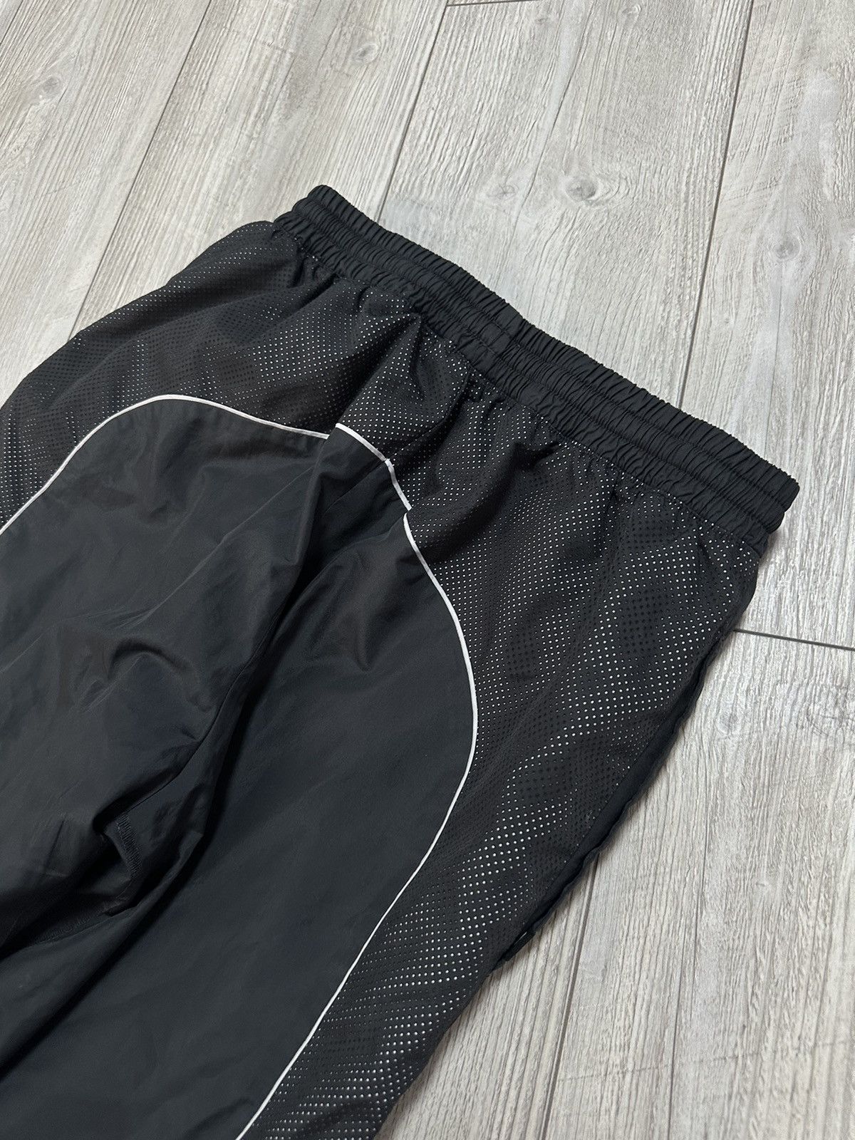 Nike Vintage Nike Track Y2K Pants Drill Nylon Gorpcore Joggers Size US 32 / EU 48 - 8 Thumbnail