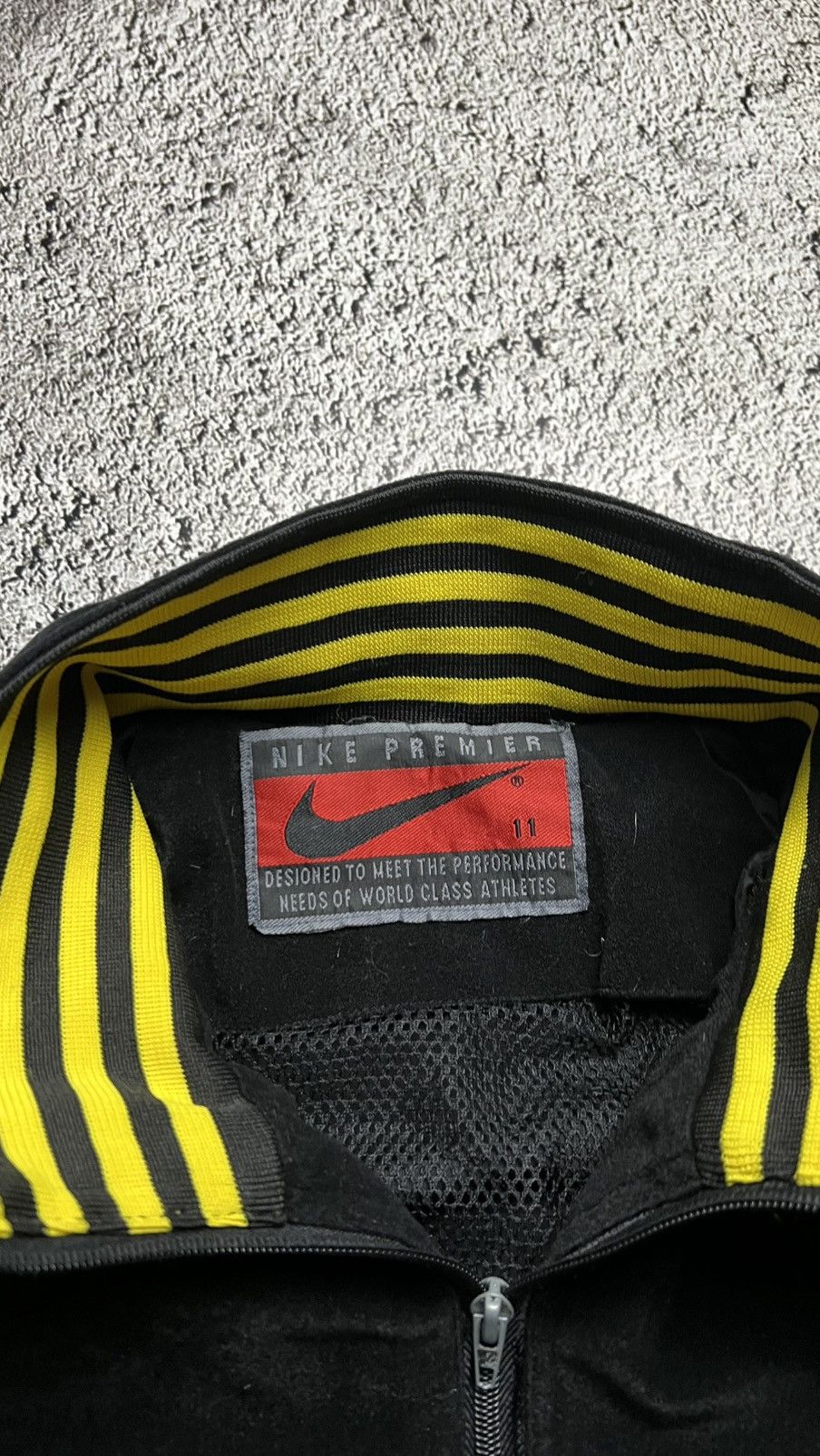 Nike VTG 90’s Nike premier borussia dortmund zip jacket Size US L / EU 52-54 / 3 - 4 Thumbnail