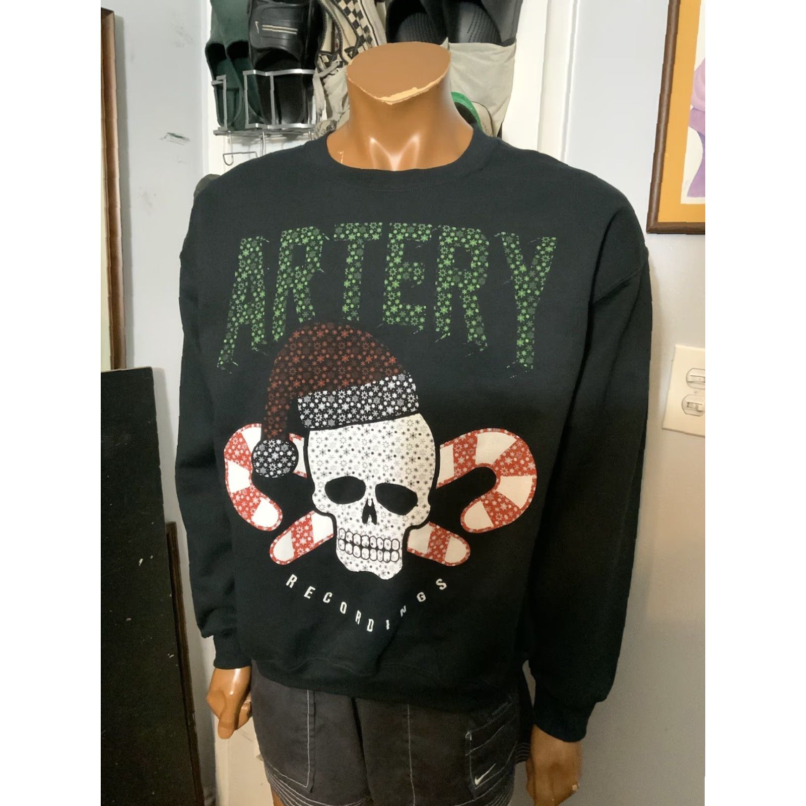 Gildan Artery Recordings Metalcore Hardcore Punk Skull Rock Band Sweatshirt L Black Mens Pullover Skull Rock Band Sweatshirt L Black Mens Size US L / EU 52-54 / 3 - 6 Thumbnail