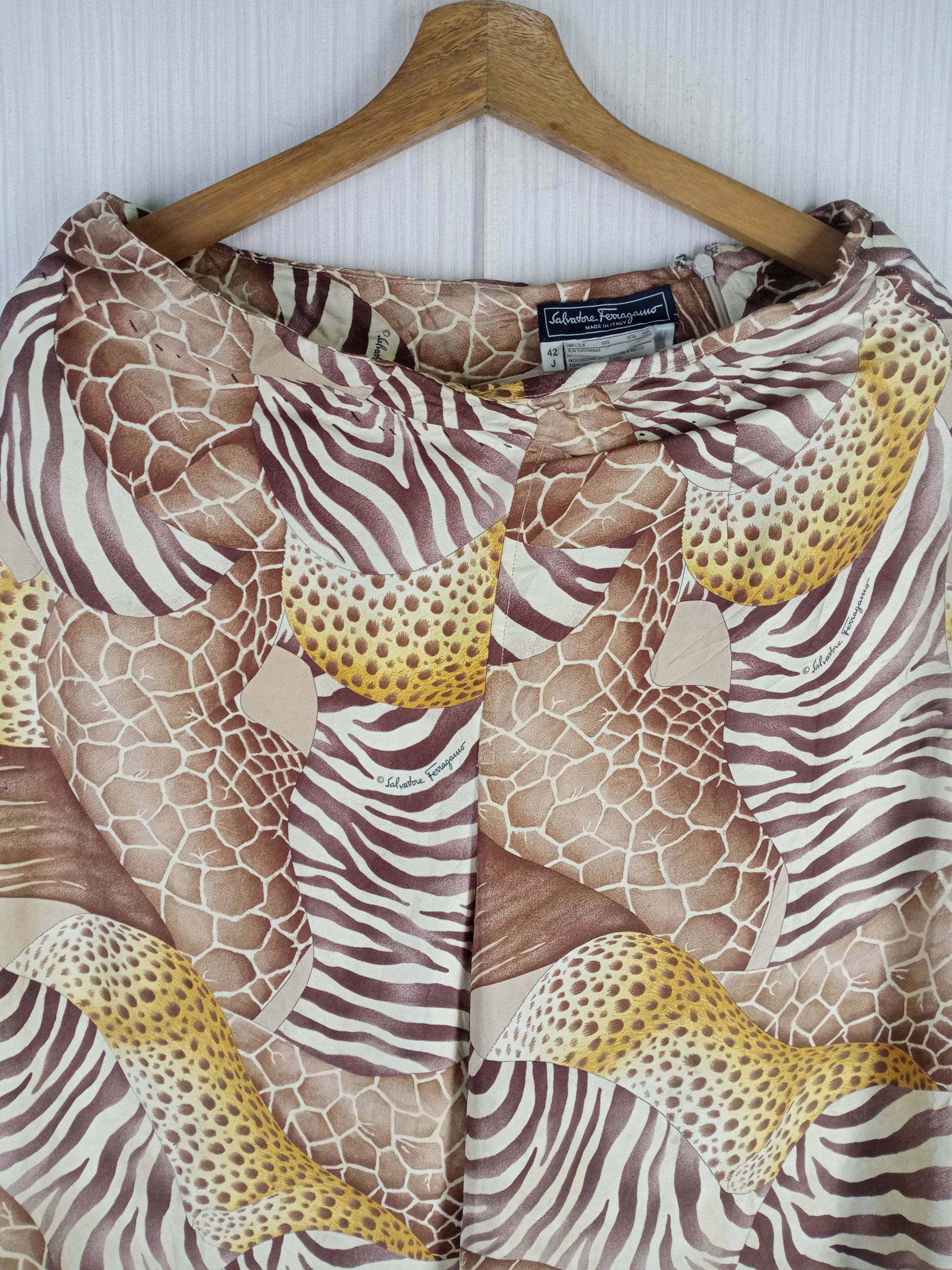 Salvatore Ferragamo Vintage Salvatore Ferragamo Animal Printed Silk Skirts Size 30" / US 8 / IT 44 - 6 Thumbnail