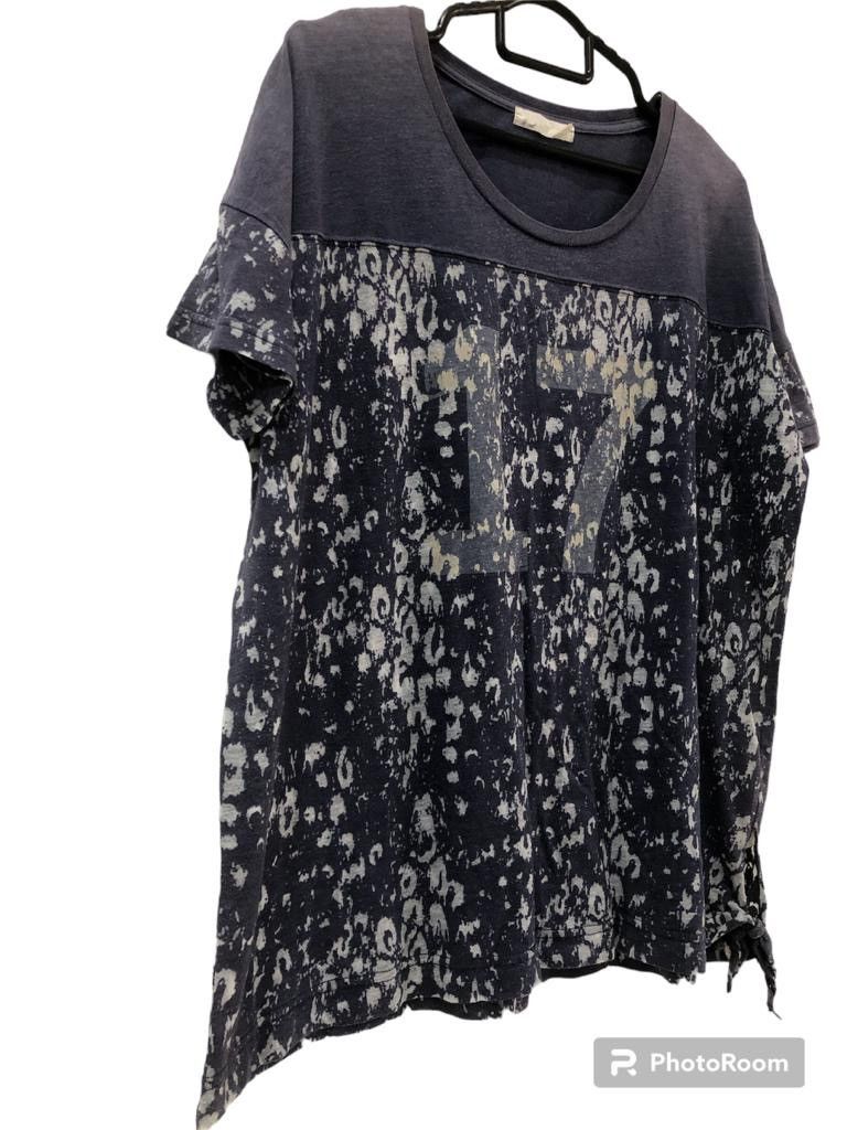 Ne-Net crop top shirt.