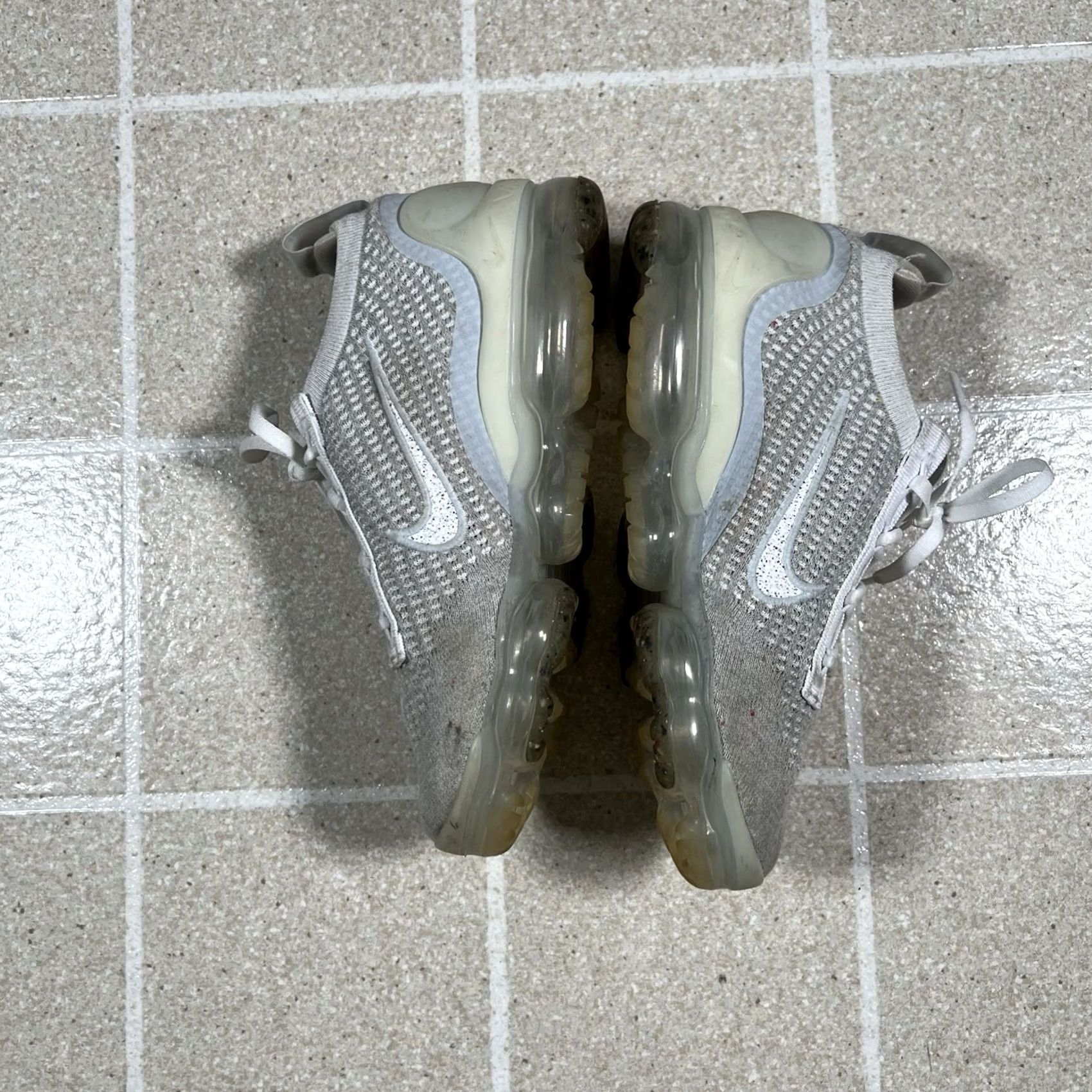 Nike Nike Air VaporMax Flyknit 2021 Sneakers Men 6 Silver Womens 7.5 Athletic-Vintage? Size US 6 / EU 39 - 8 Thumbnail
