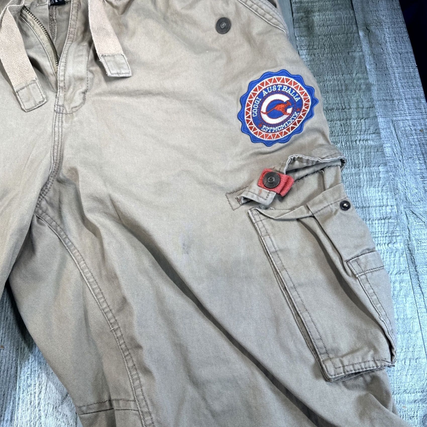 Coogi VINTAGE COOGI Cargo Shorts Mens 40 Beige Embroidered Canvas Cargo Pocket 12in Inseam Relaxed Mid Rise Baggy Y2K Size US 40 / EU 56 - 3 Thumbnail