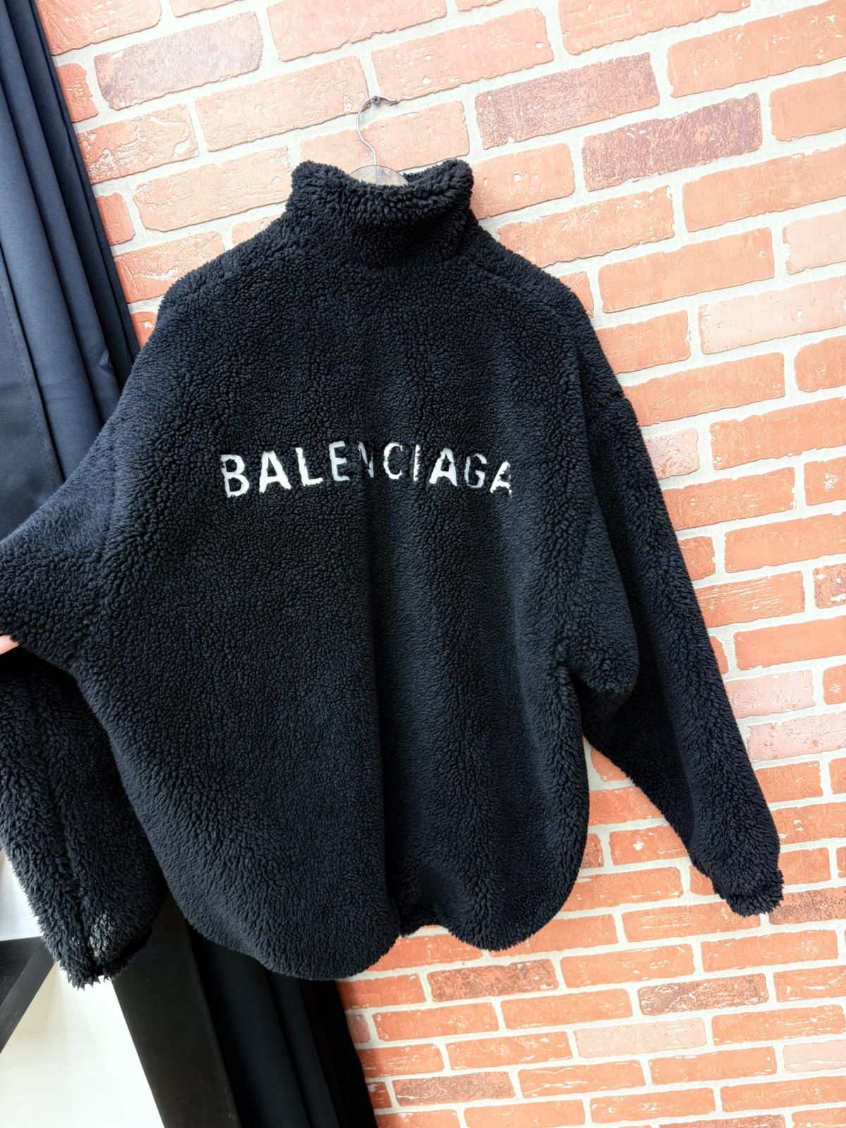 Balenciaga Balenciaga Women's Back Zip-up Jacket black faux-shearling Size S / US 4 / IT 40 - 5 Thumbnail