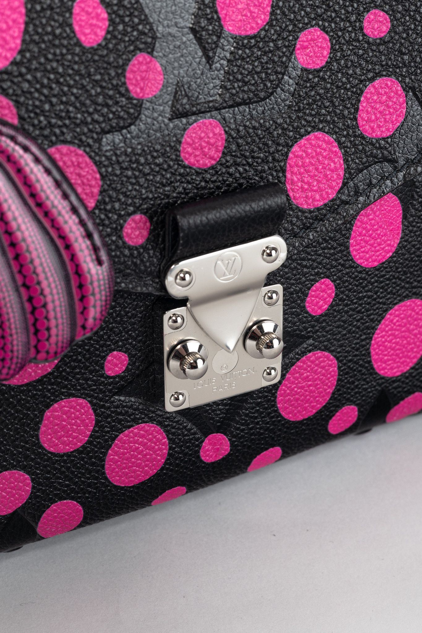 Louis Vuitton × Yayoi Kusama Louis Vuitton Pochette Metis MM Black & Fuchsia Satchel Size ONE SIZE - 13 Thumbnail