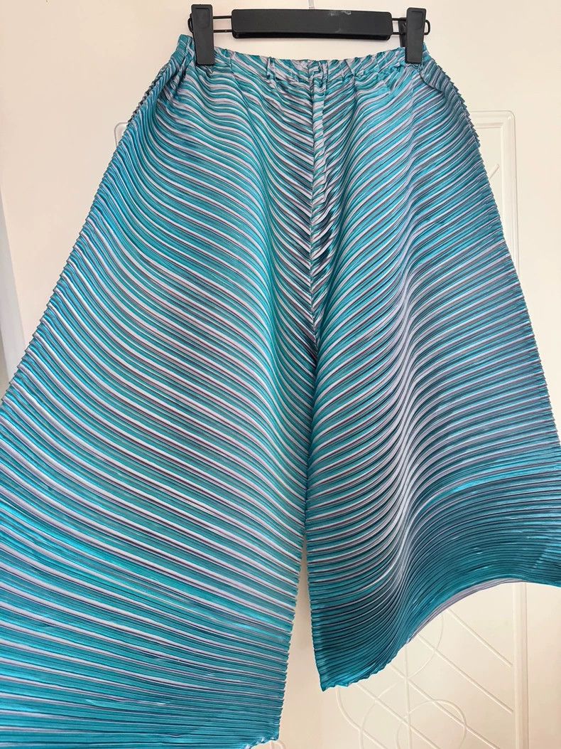 Issey Miyake Issey Miyake size:5 Blue gradient culottes Size 42" / US 20 - 2 Thumbnail