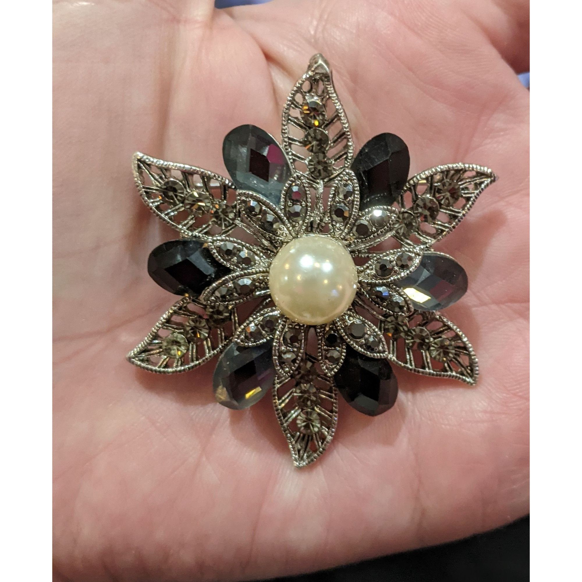 Other Black And Silver Flower Brooch/Pendant Size ONE SIZE - 1 Thumbnail