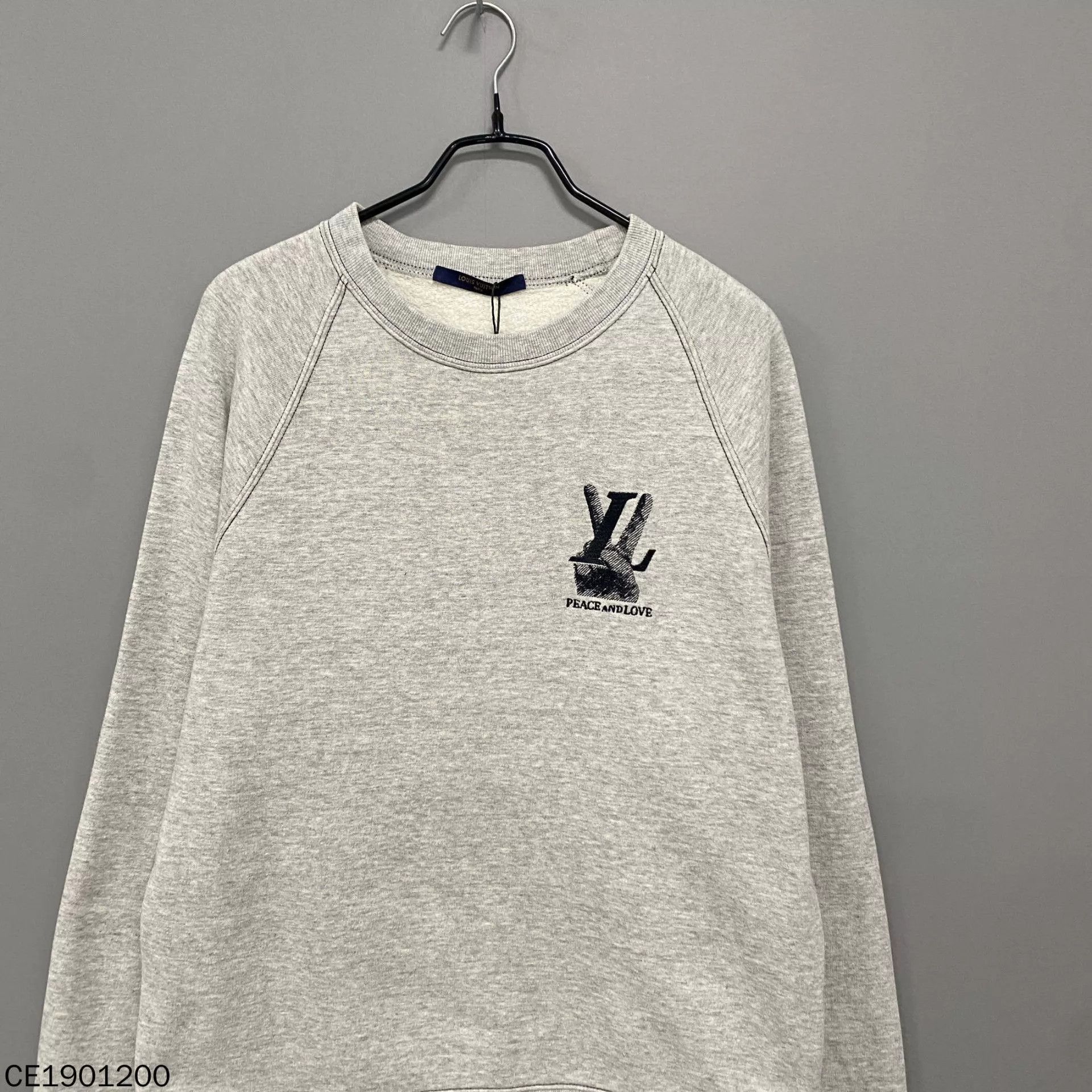 Louis Vuitton LV Victory Sign Logo Sweatshirt M 99 New Size US M / EU 48-50 / 2 - 2 Thumbnail
