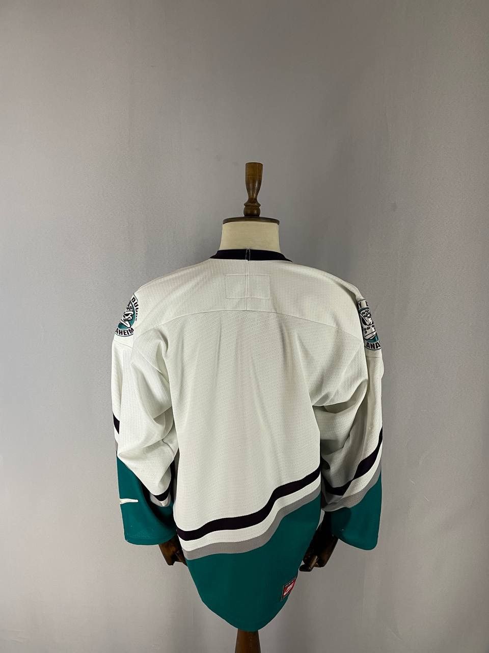 Nike Nike Mighty Ducks NHL Sweatshirt Vintage 1990s Size US M / EU 48-50 / 2 - 20 Thumbnail