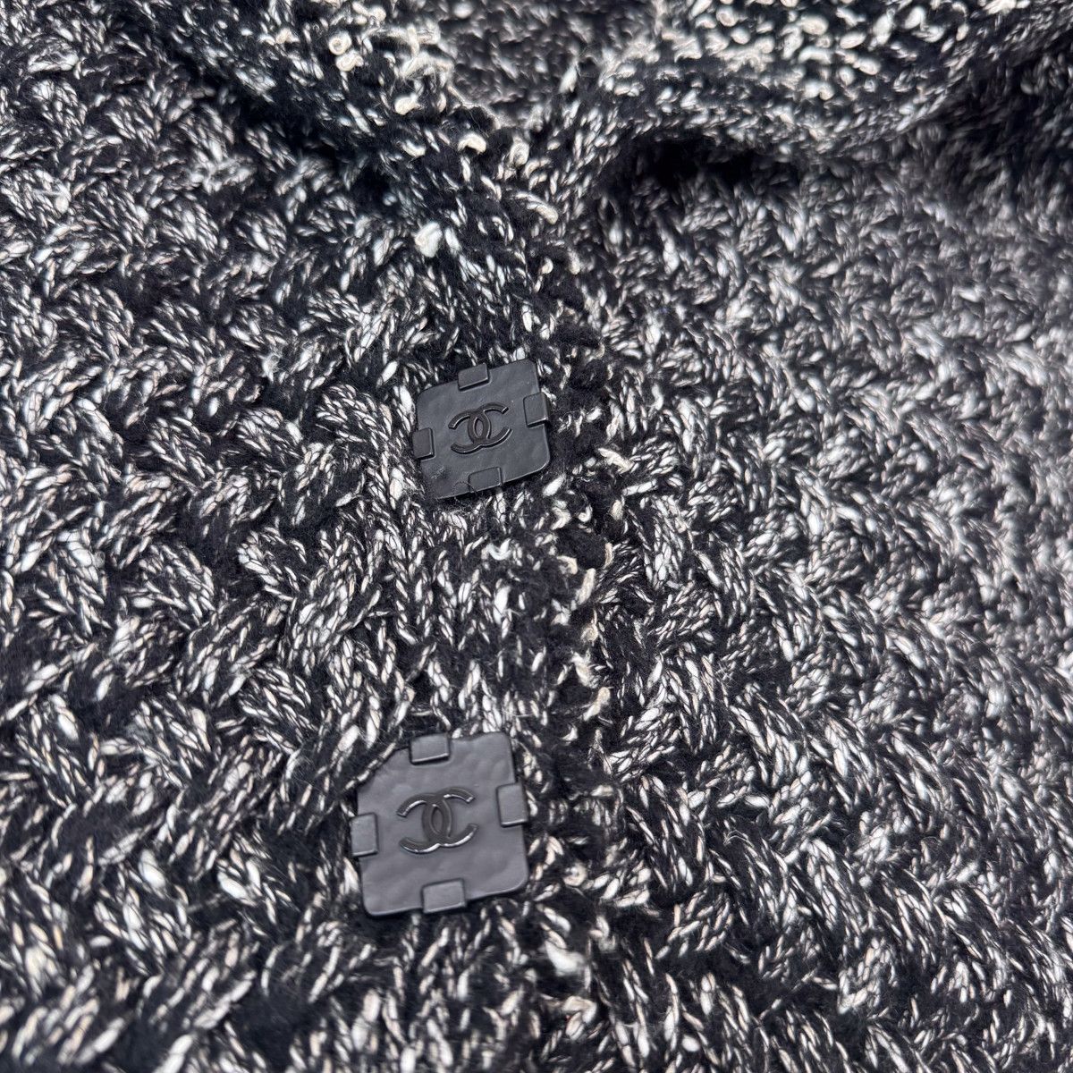 Chanel CHANEL P42543K04306 Cashmere Long Knit Coat Coco Buttons Size US M / EU 48-50 / 2 - 4 Thumbnail