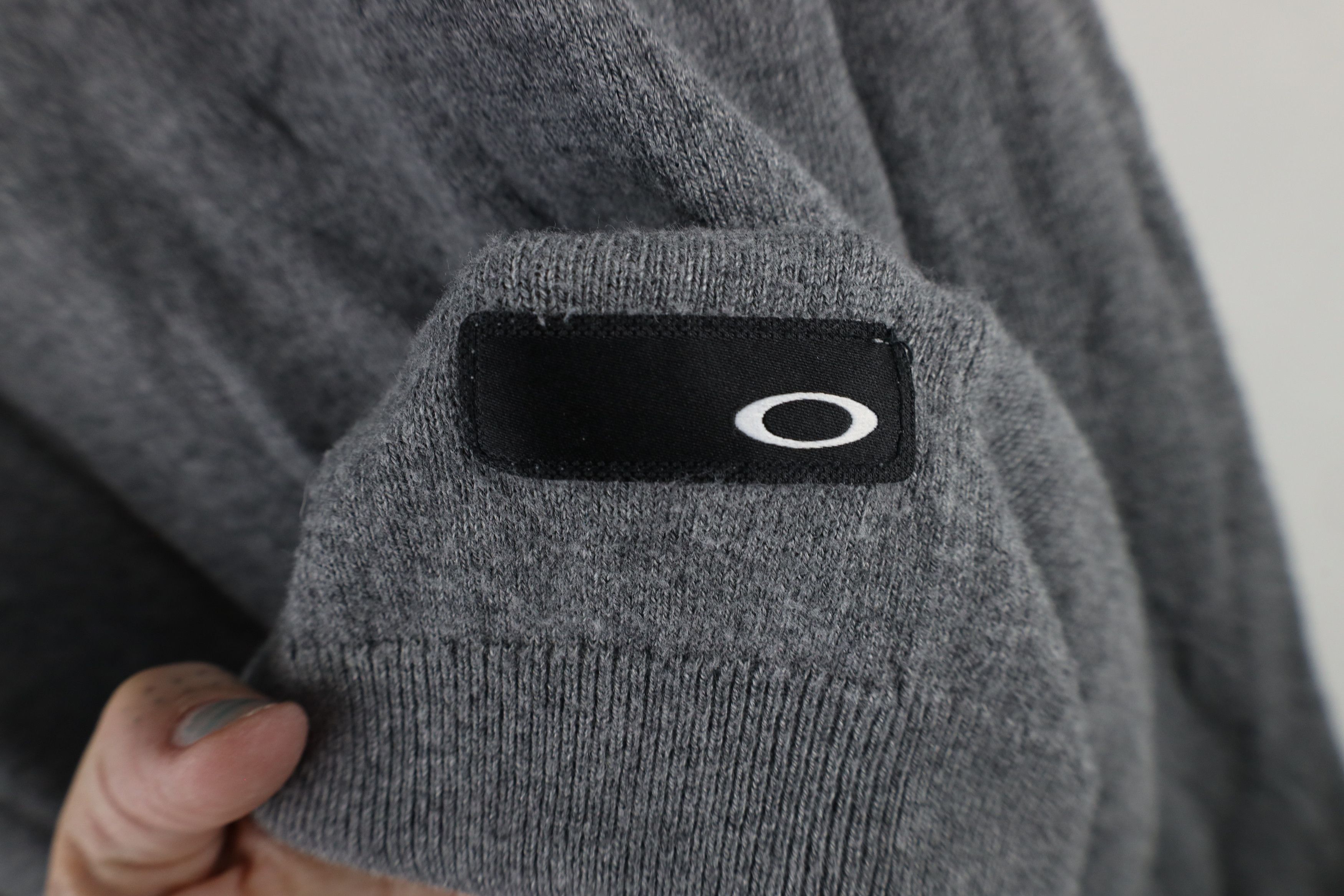 Oakley × Vintage Vintage Oakley Tailored Fit O Logo Knit V-Neck Sweater Gray Size US M / EU 48-50 / 2 - 4 Thumbnail
