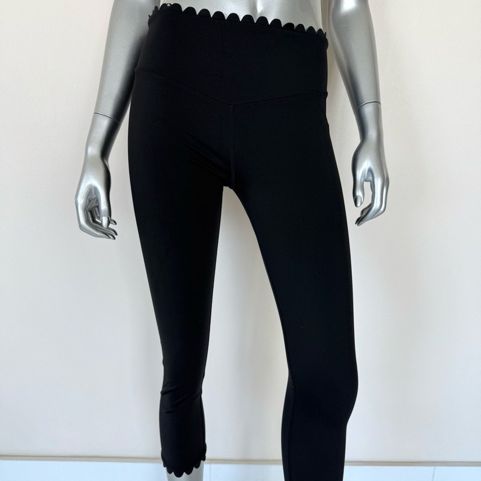 Other L’URV women capri black leggings size M Size 28" / US 6 / IT 42 - 2 Thumbnail