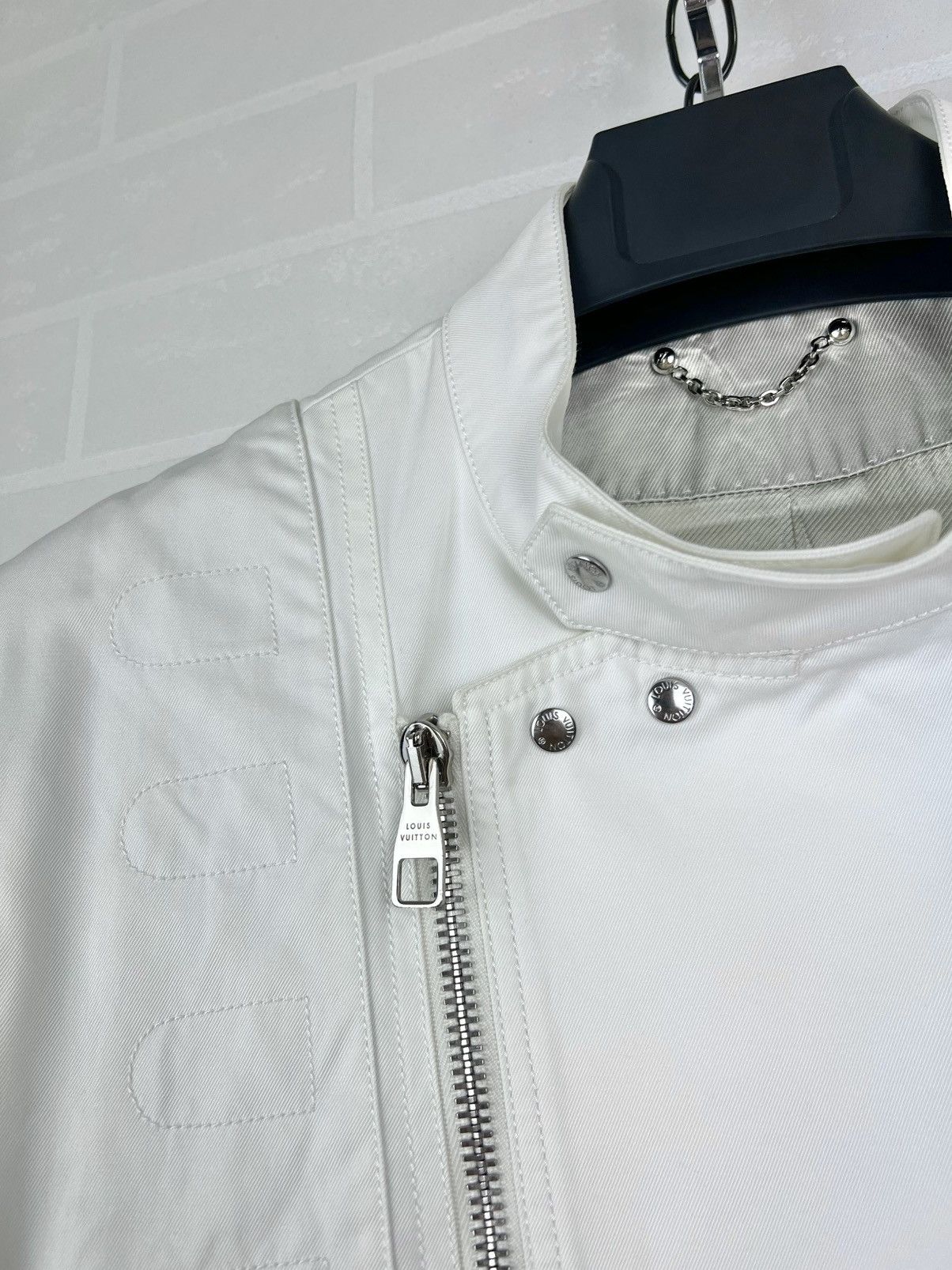Louis Vuitton LOUIS VUITTON Jacket Biker Cotton Zippers Pocket LV White Size US XL / EU 56 / 4 - 6 Thumbnail