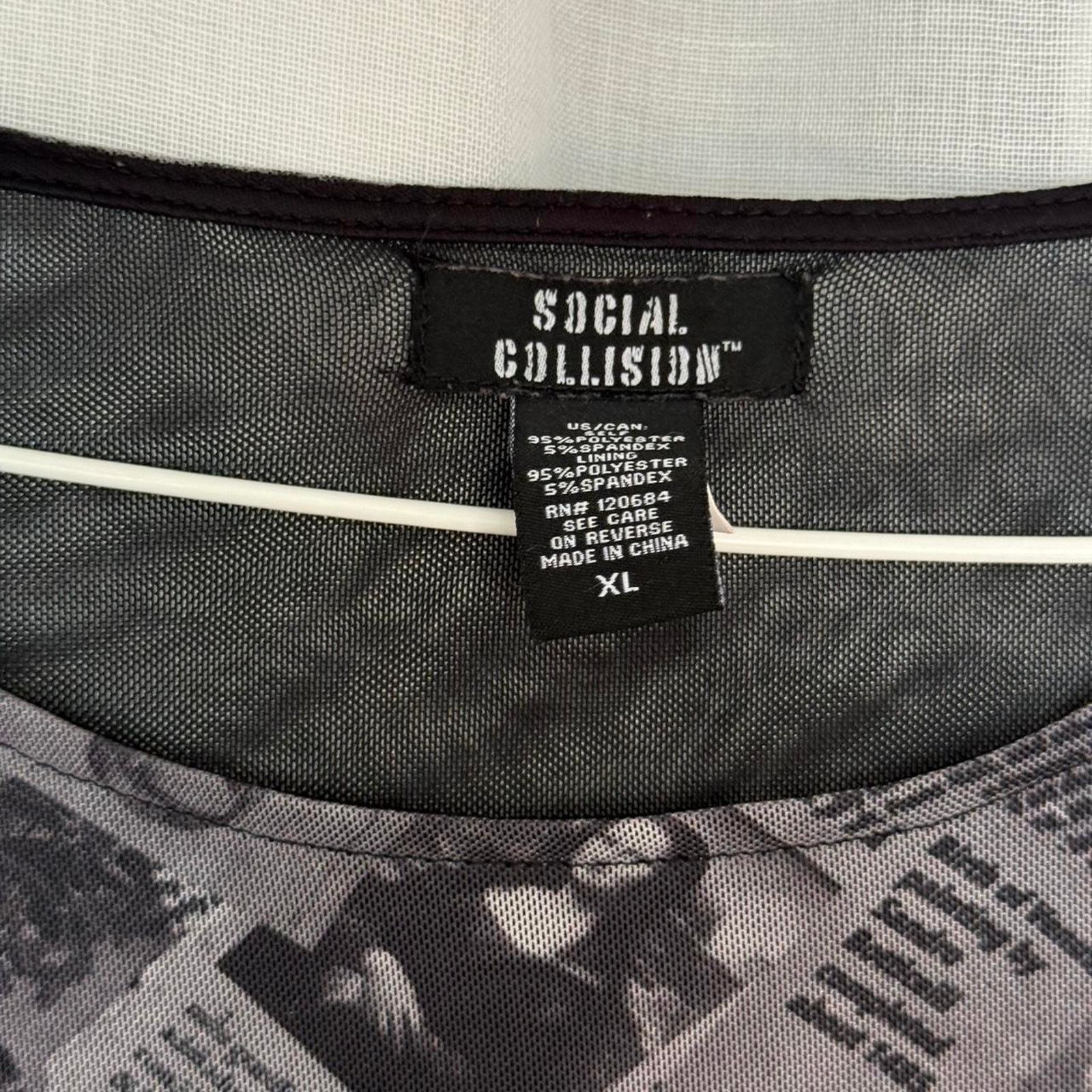 Other mesh newspaper graphic bell sleeve top ✧ Size L / US 10 / IT 46 - 5 Thumbnail