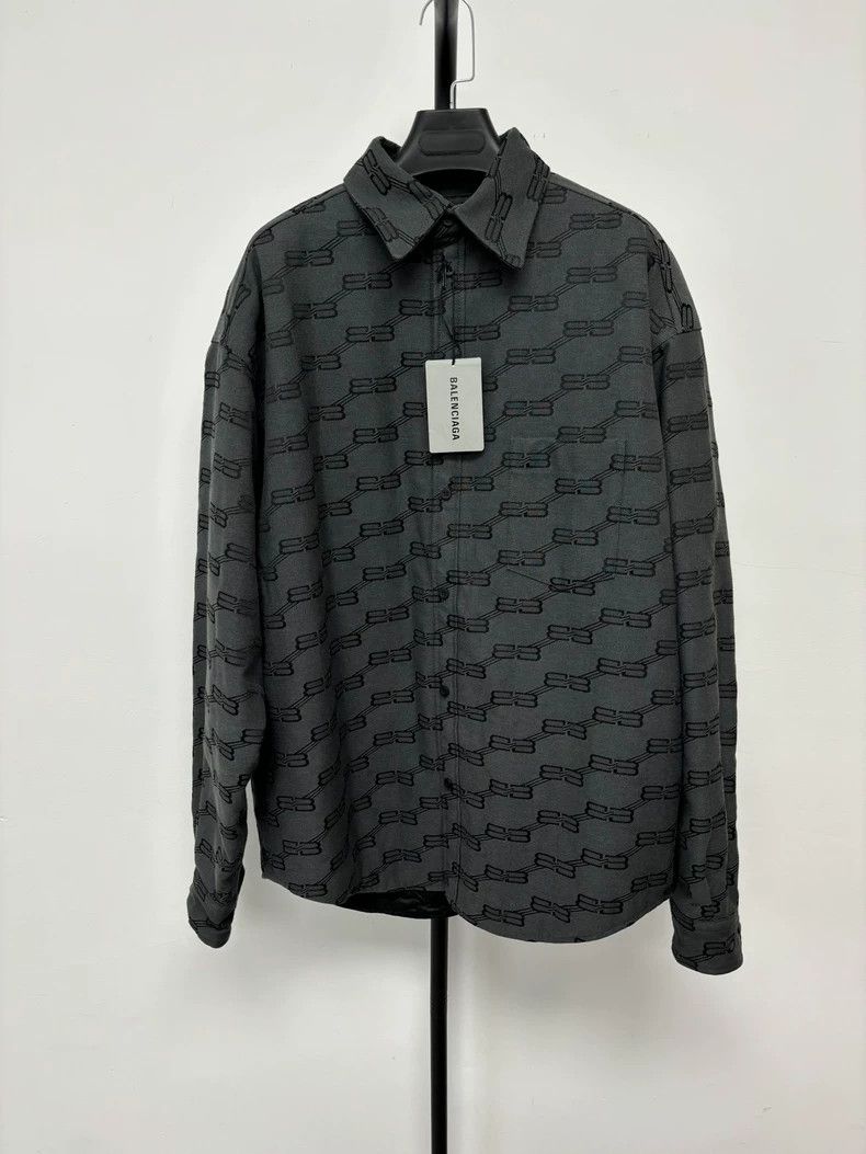 Balenciaga Balenciaga size 44 Full print jacket coat Size US M / EU 48-50 / 2 - 1 Thumbnail