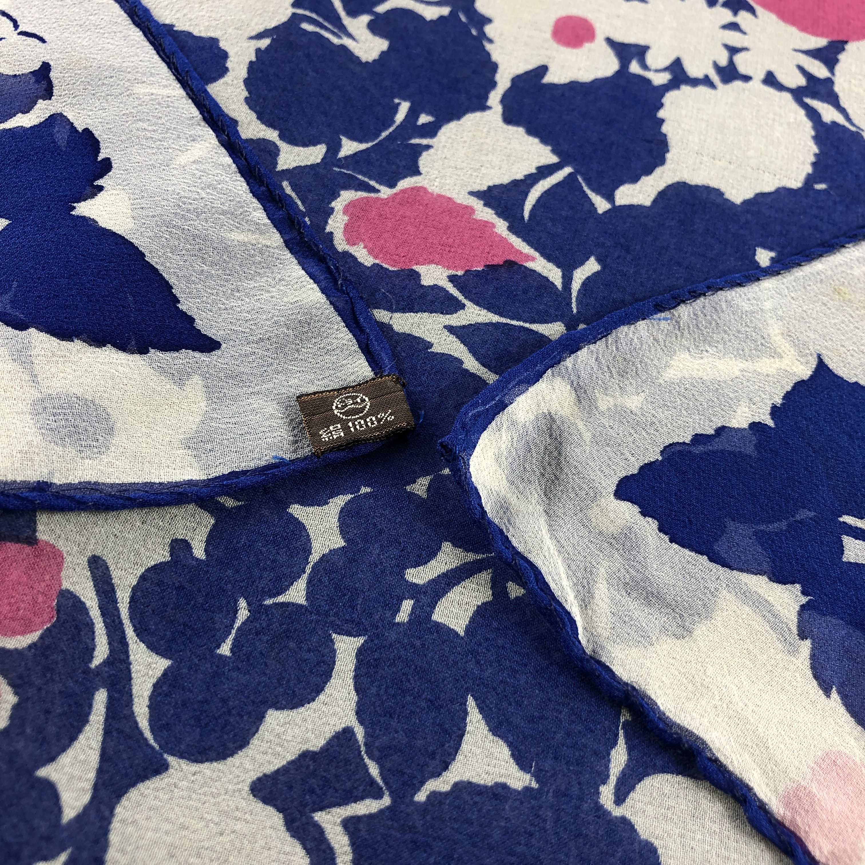 Vintage Vintage Luxury Floral Hand Rolled Silk Scarf M1295 Size ONE SIZE - 4 Thumbnail