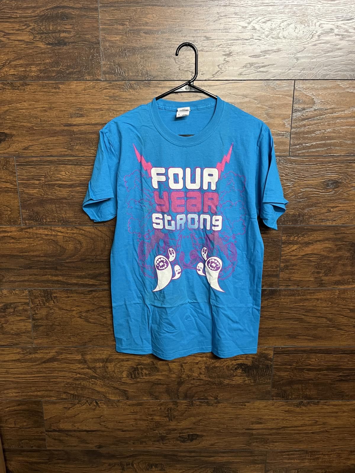 Designer VTG Four Year Strong Band Tee - Ghosts Thunder Storm - S Size US S / EU 44-46 / 1 - 1 Thumbnail