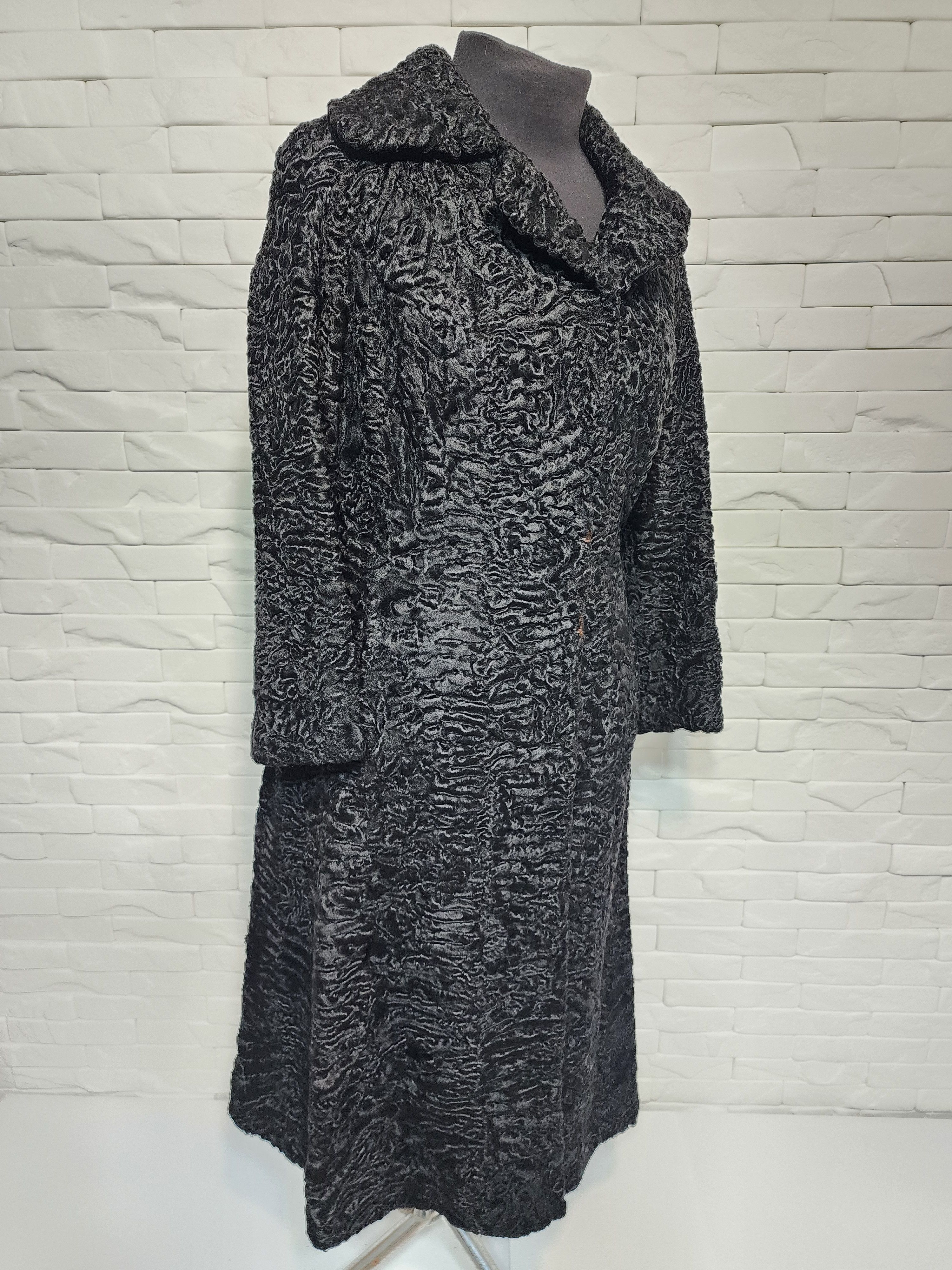 Genuine Leather Black Sheepskin Fur Coat: Women's Warm Winter Outerwear Size M / US 6-8 / IT 42-44 - 2 Thumbnail